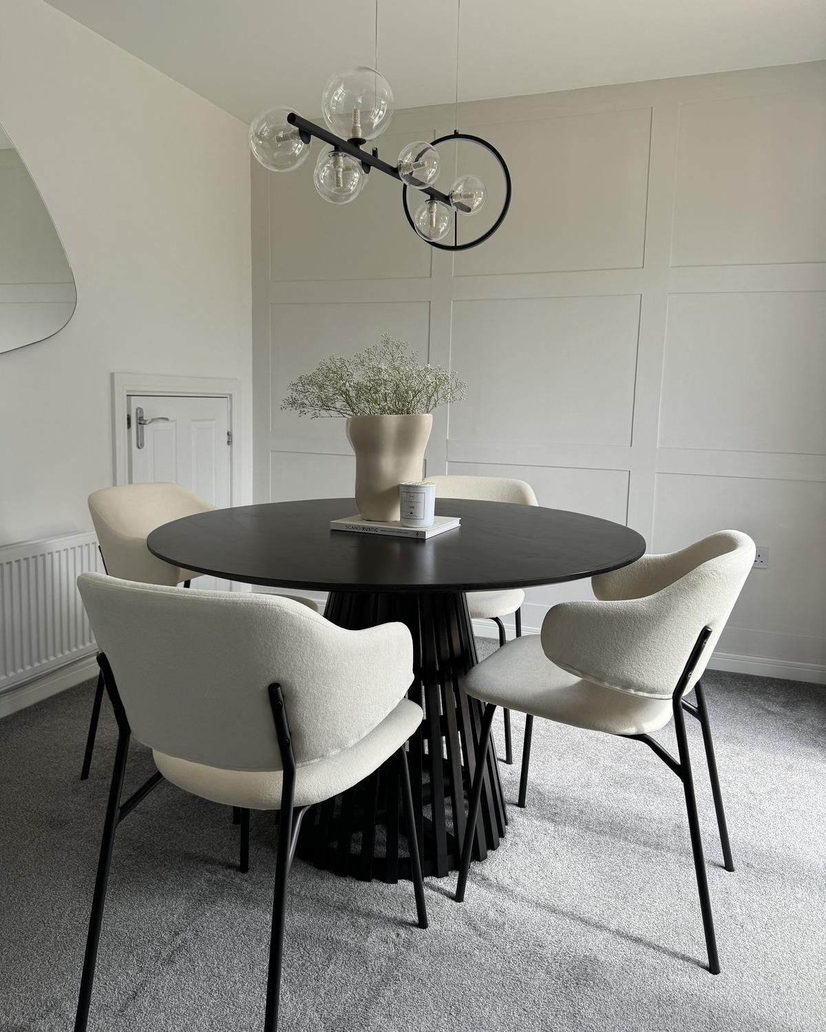 ESSTISCH Akazienholz schwarz 120 cm Mesilla - Schwarz, Holz (120/120/77cm) - Beliani