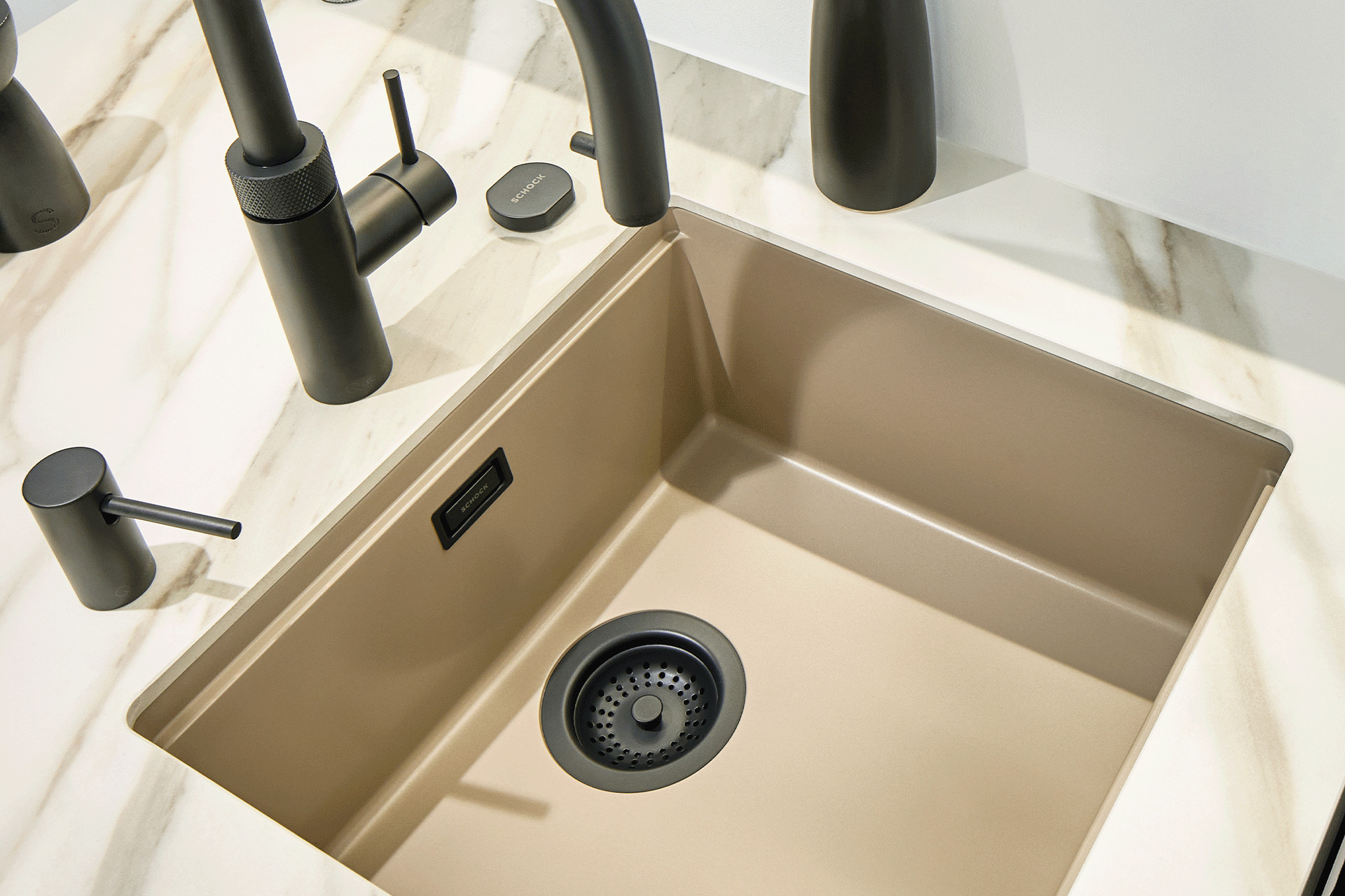 Küchenausstattung bei mömax