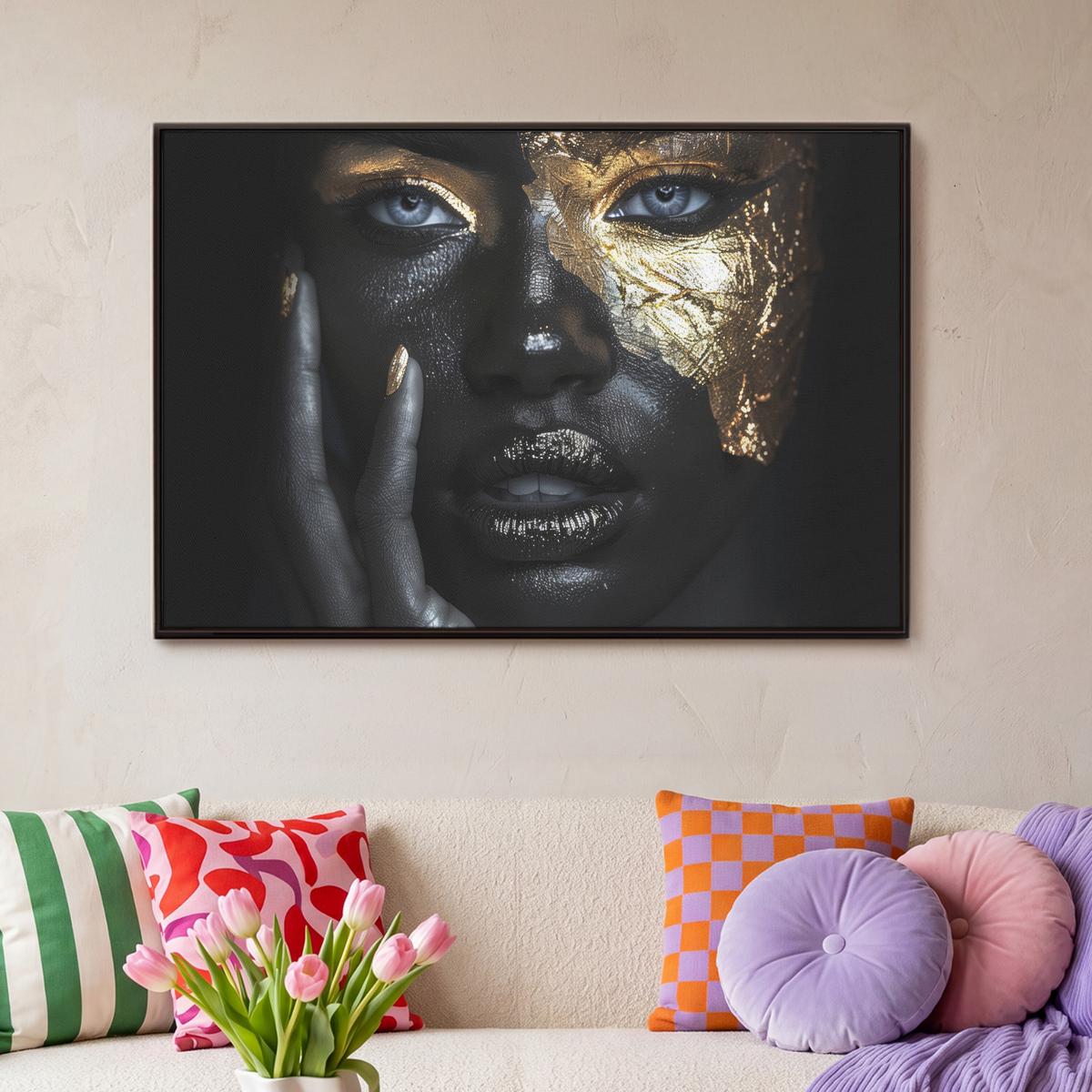 LEINWAND Bilder mit Rahmen - Frau - Gold - Porträt - Schwarz-Weiß - Luxus - 90x60 - Hellblau, Textil (90/60cm) - MuchoWow