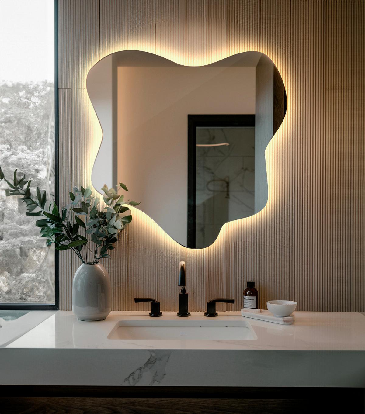 LED SPIEGEL 58 x 57,5 cm Unregelmäßige Form Warmweiß 3000K - Transparent, Glas (58/58/0.4cm) - TULUP