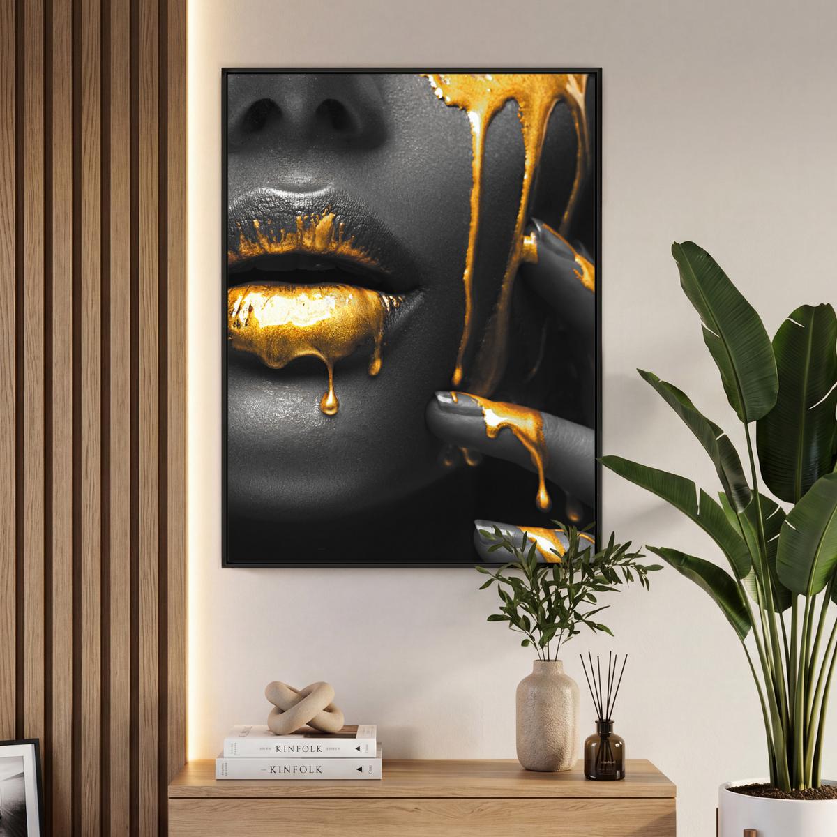 LEINWAND Bilder mit Rahmen - Frau - Schwarz - Gold - Gesicht - Lippen - 70x100 - Goldfarben, Textil (70/100cm) - MuchoWow