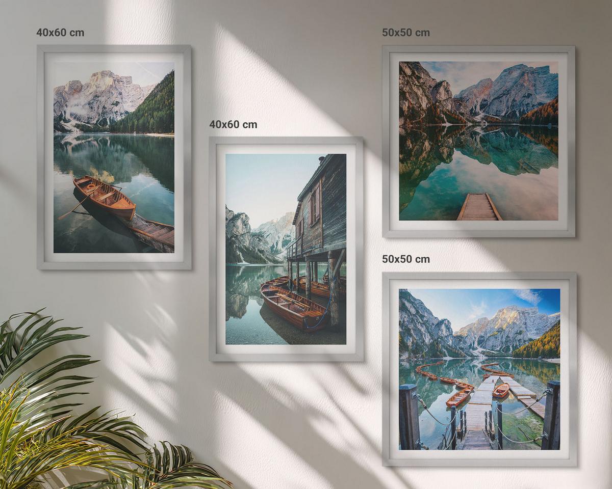 BILDER SET 4er Set - 50x50 cm & 40x60 cm Silberner Rahmen - See, Berge, Boote, Ferienhaus - Silberfarben, Kunststoff (50/50cm) - TULUP