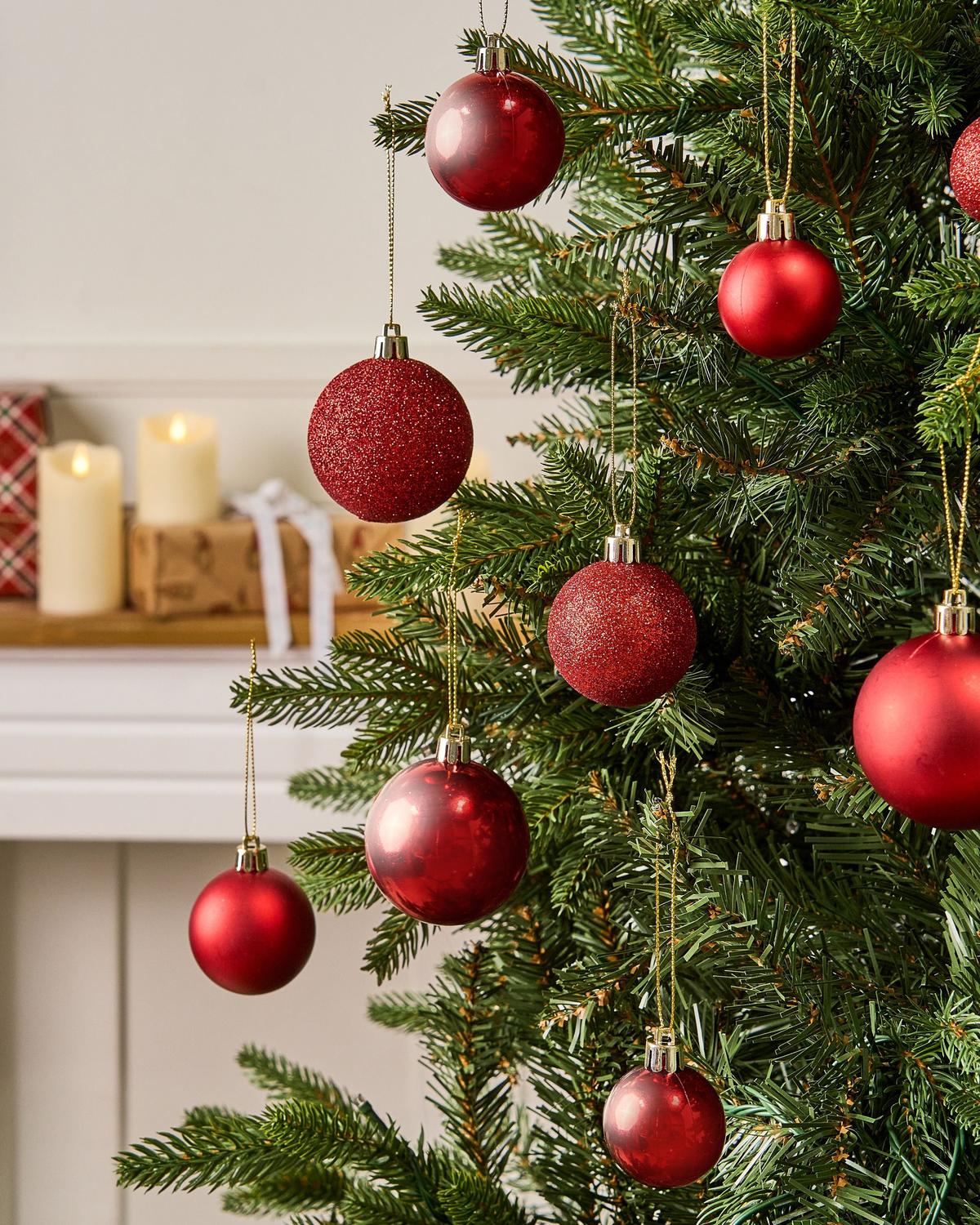 WEIHNACHTSKUGEL 60er Set Rot Tyin - Rot, Kunststoff (6/7/6cm) - Beliani
