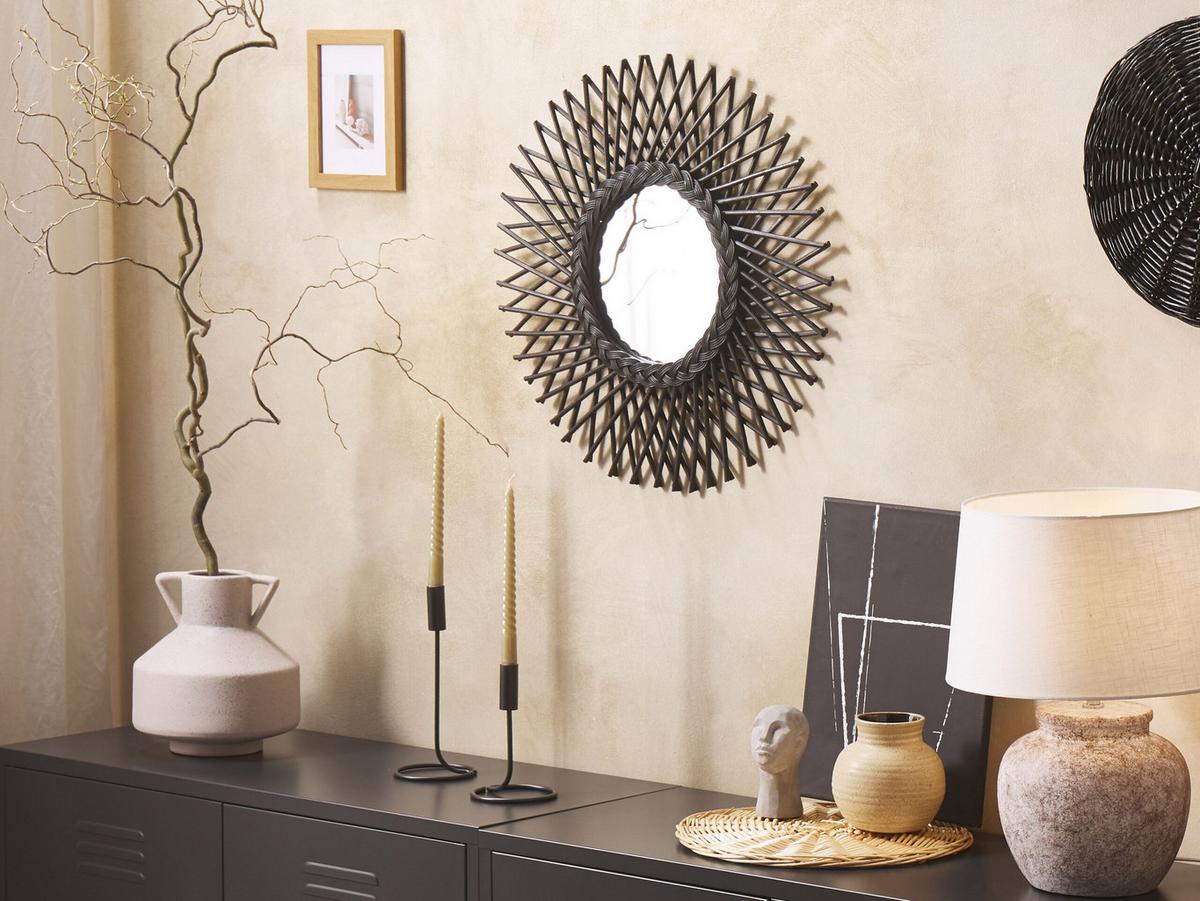 WANDSPIEGEL Rattan schwarz Sonnenform 60 cm Tagolu - Schwarz, Naturmaterialien (60/60/1cm) - Beliani