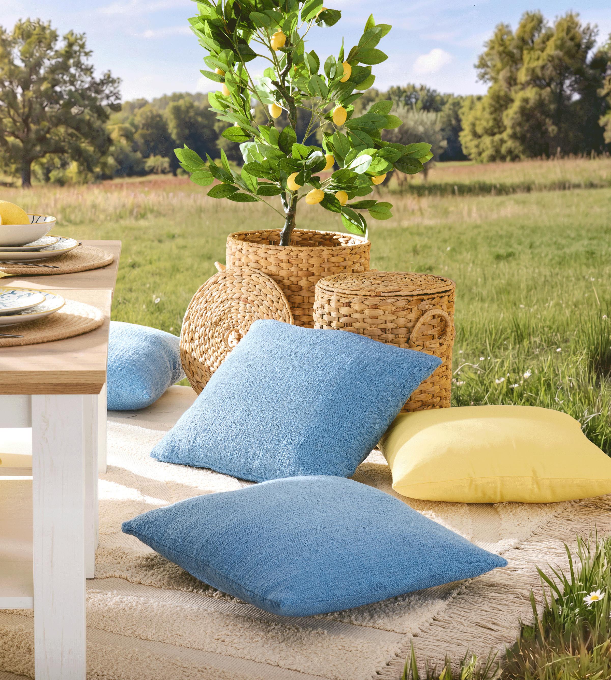 Sommerliche Wohntextilien bei mömax