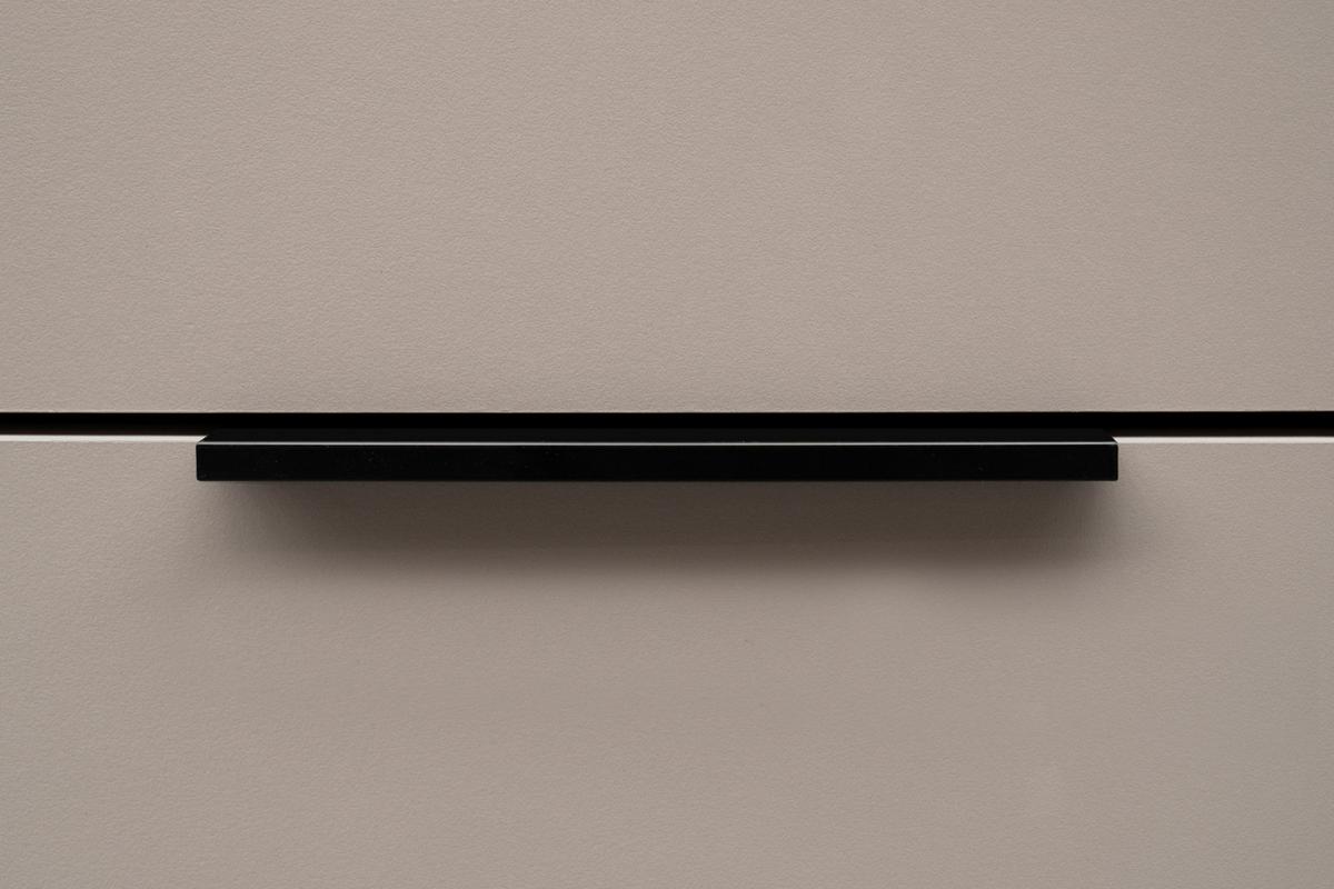 SIDEBOARD sand, schwarz 135 cm, Kommode mit Soft-Close-Funktion - Sandfarben/Schwarz, Holzwerkstoff/Kunststoff (135/90/38cm) - Furn.Design
