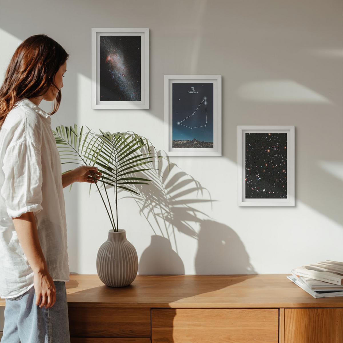 BILDER SET 3er Set - 20x30 cm Weißer Rahmen - Galaxie im Sternbild Steinbock - Weiß, Kunststoff (20/30cm) - TULUP