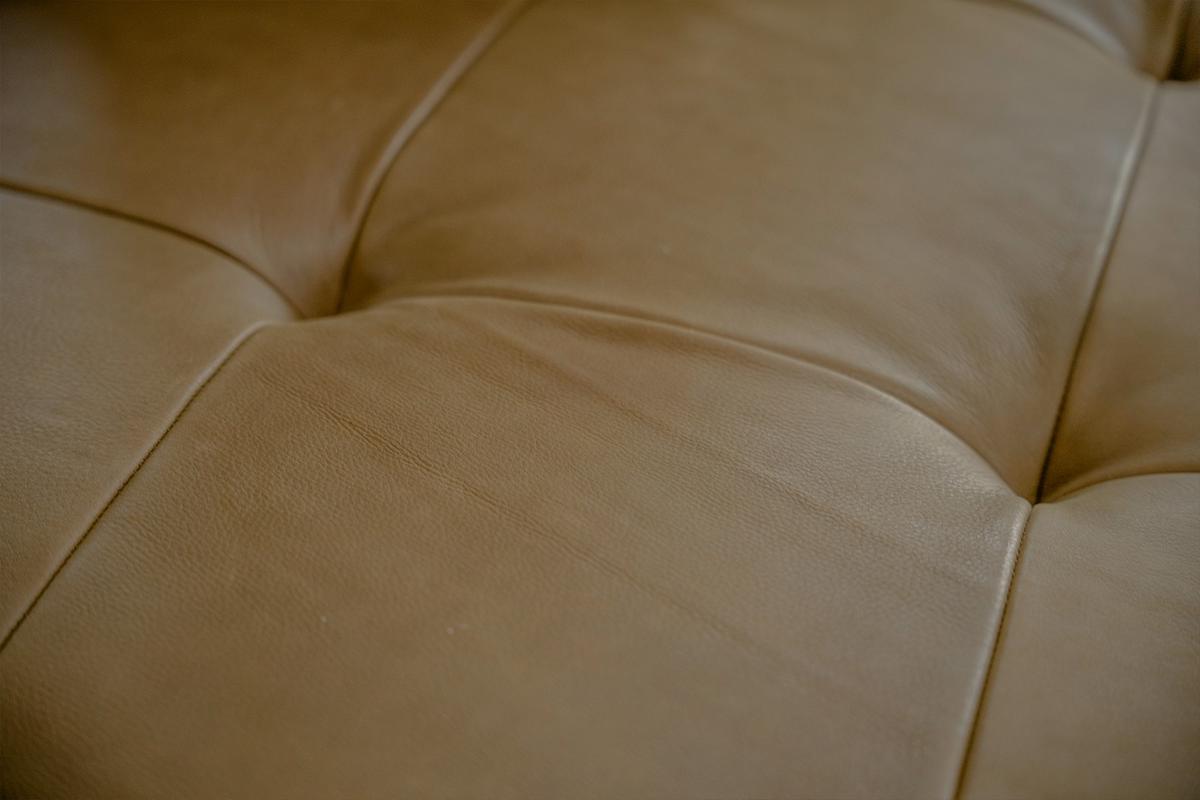 HOCKER WIOLO Beige Leder - Beige/Silberfarben, Leder/Metall (110/42/110cm) - KAWOLA