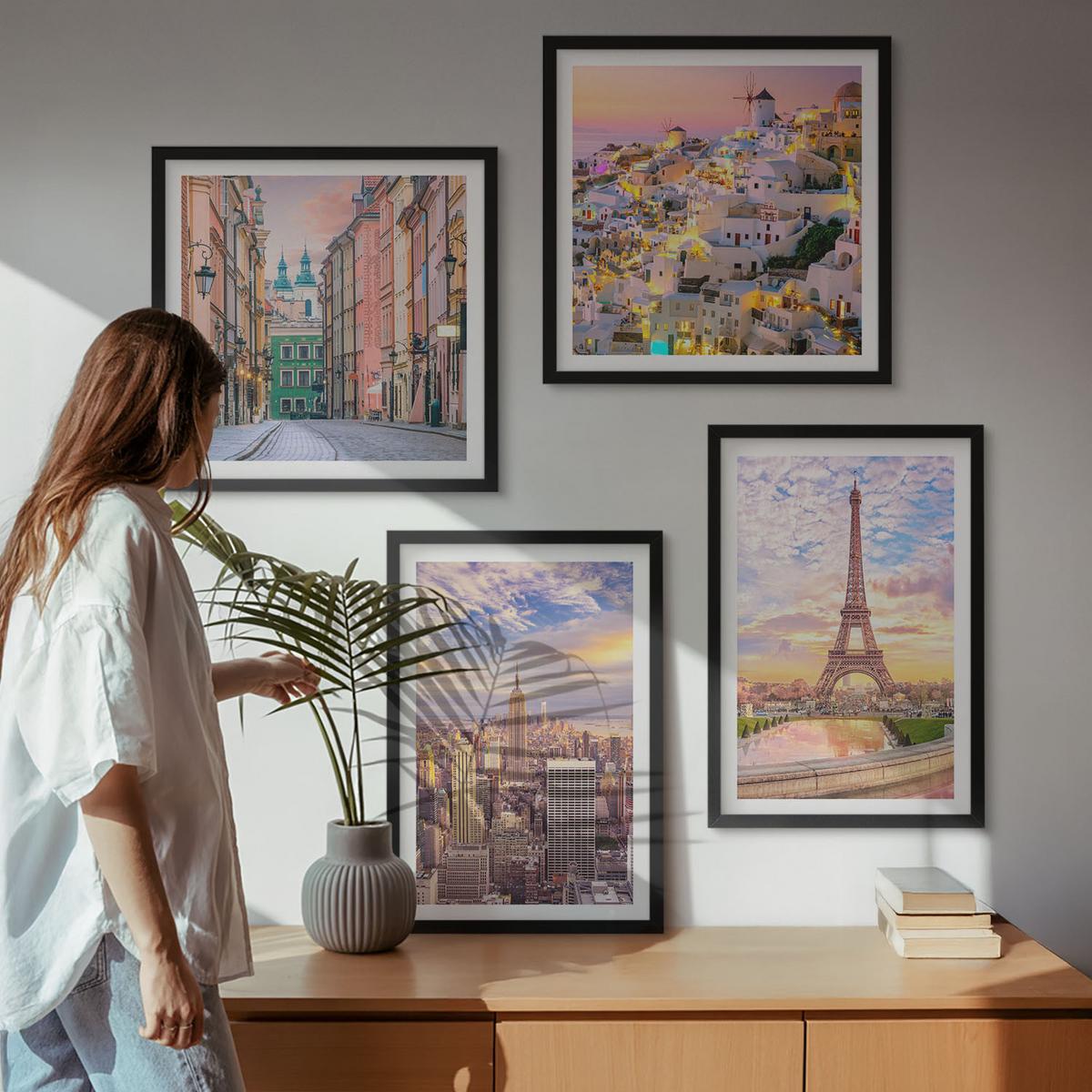 BILDER SET 4er Set - 50x50 cm & 40x60 cm Schwarzer Rahmen - New York Paris Oia Warschau Dämmerung - Schwarz, Kunststoff (50/50cm) - TULUP