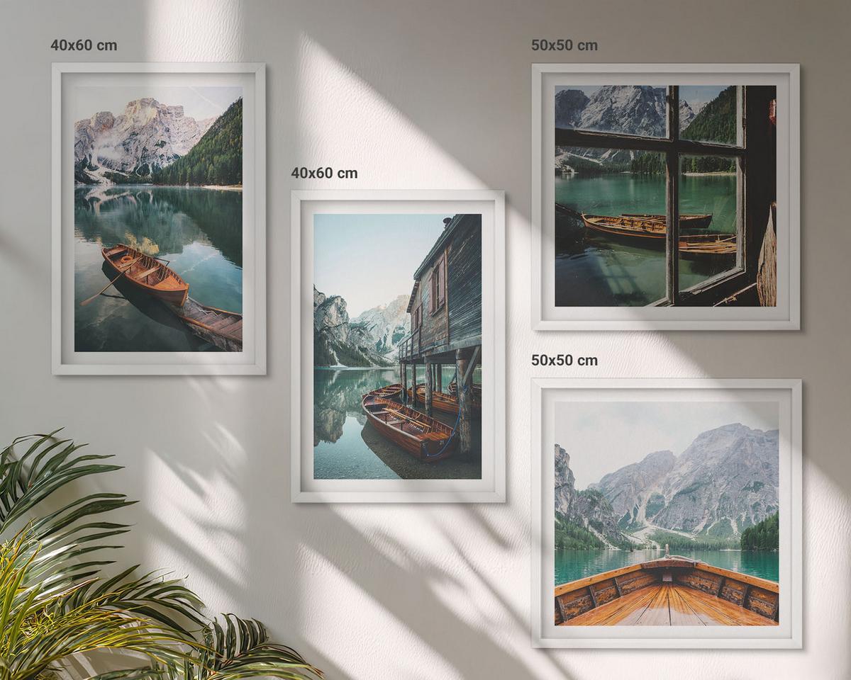 BILDER SET 4er Set - 50x50 cm & 40x60 cm Weißer Rahmen - Haus am Bergsee Łódź - Weiß, Kunststoff (50/50cm) - TULUP