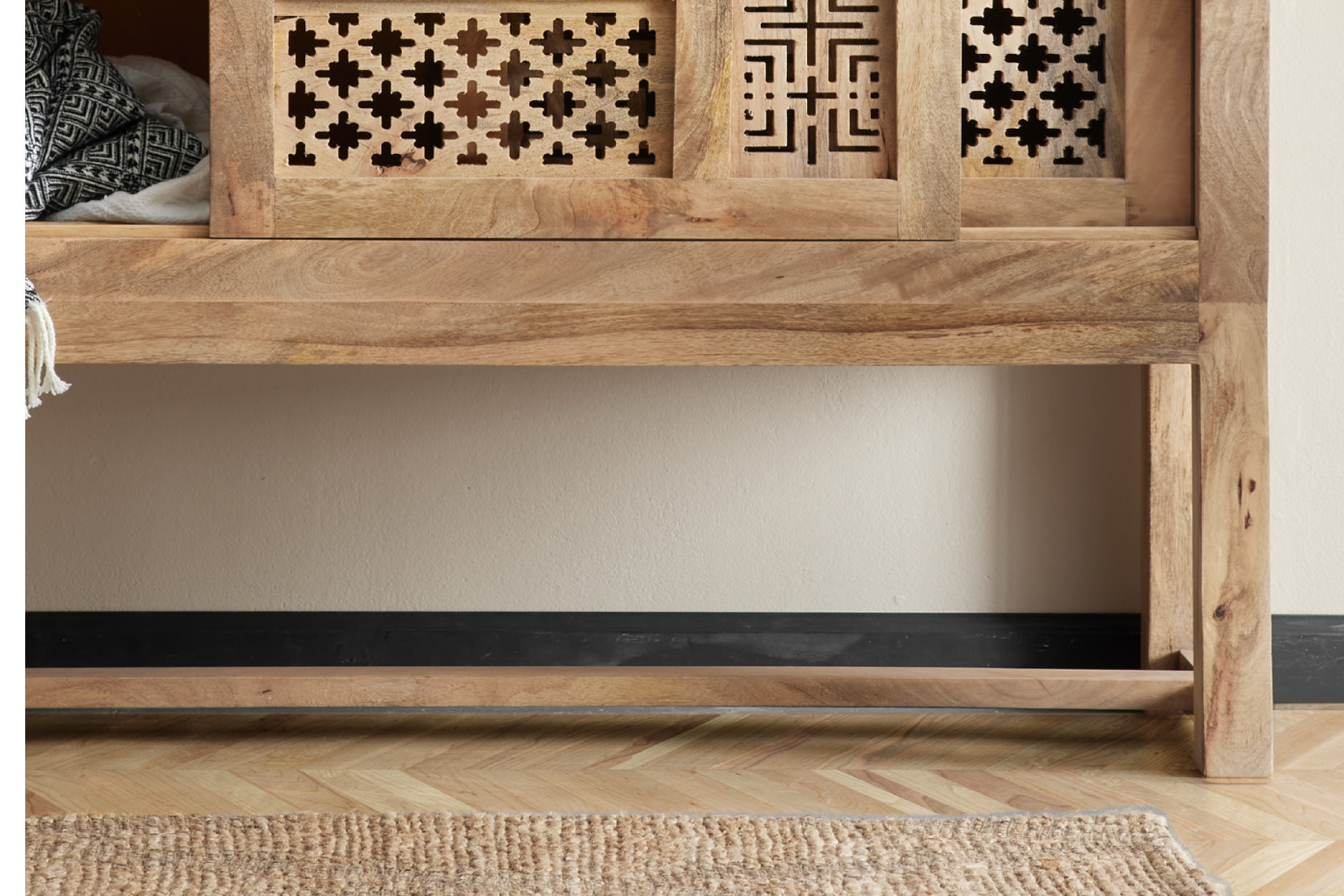 Highboard Echtholz Hellbraun Bodenfreiheit eckig