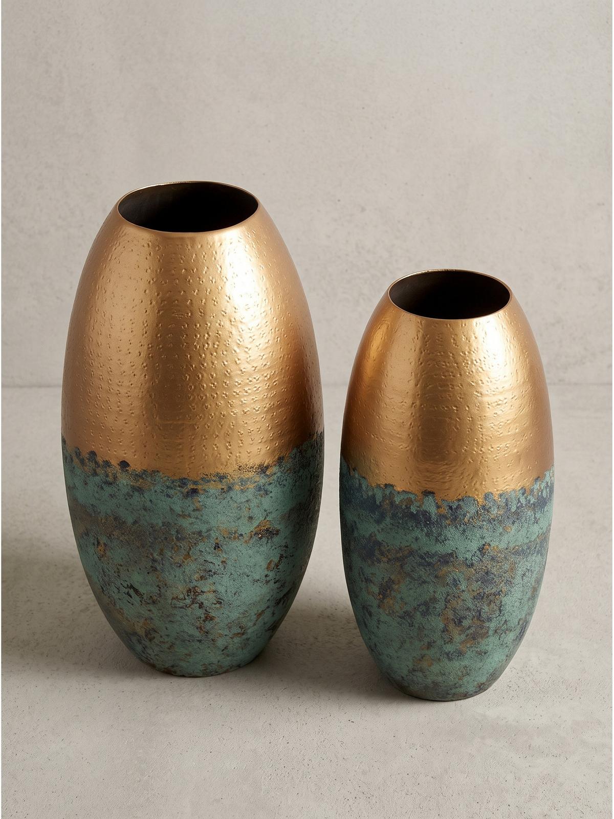 VASEN 2er-Set ENZ, Aluminium, handgefertigt, Grün-Gold, Ø 25 x 47 cm - Grün, Metall (47cm) - KADIMA DESIGN