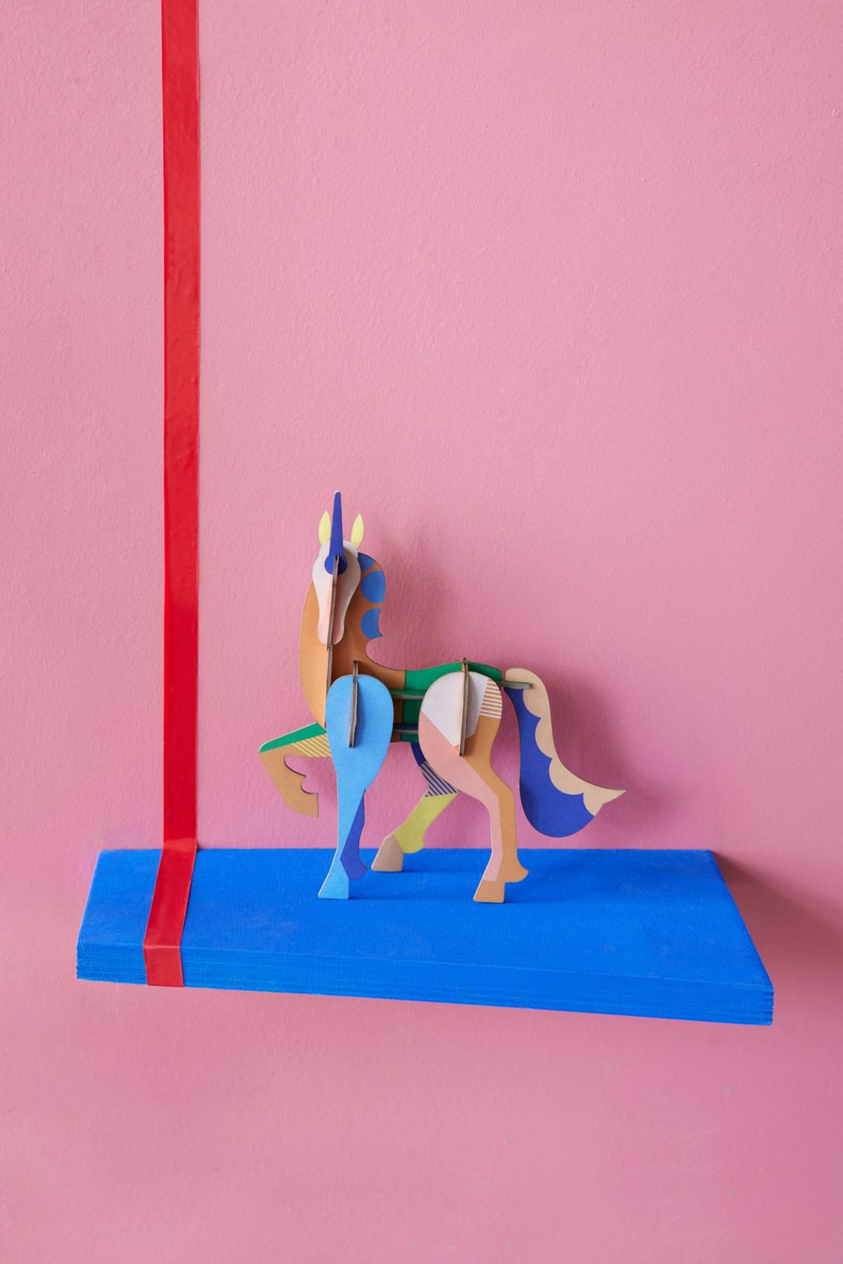 DEKOFIGUR Leuchts Einhorn 4.3/17.6 cm - Multicolor, Wellpappe (4.3/17.6/16cm) - Studio Roof
