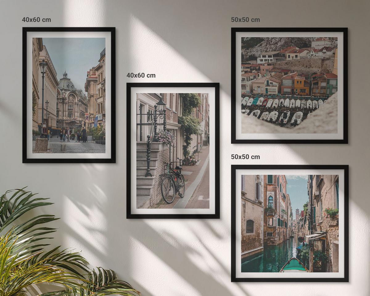BILDER SET 4er Set - 50x50 cm & 40x60 cm Schwarzer Rahmen - Die charmanten Straßen der Hafenstädte - Schwarz, Kunststoff (50/50cm) - TULUP