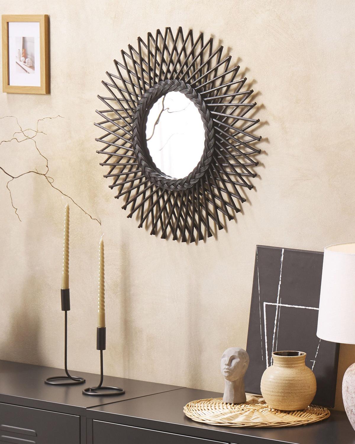 WANDSPIEGEL Rattan Schwarz Sonnenform 60 cm Tagolu - Schwarz, Naturmaterialien (60/60/1cm) - Beliani