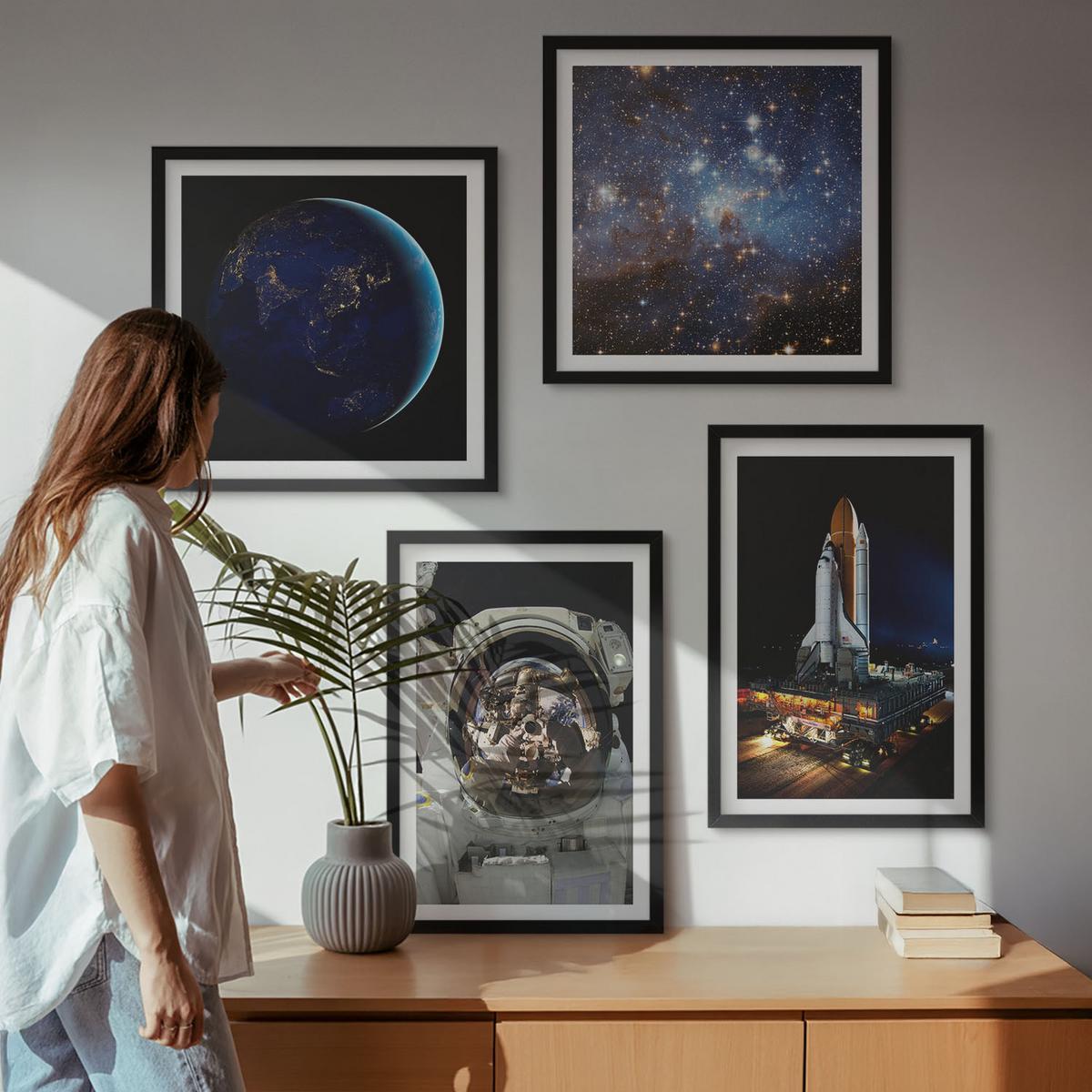 BILDER SET 4er Set - 50x50 cm & 40x60 cm Schwarzer Rahmen - Weltraum Erde Astronaut Rakete - Schwarz, Kunststoff (50/50cm) - TULUP