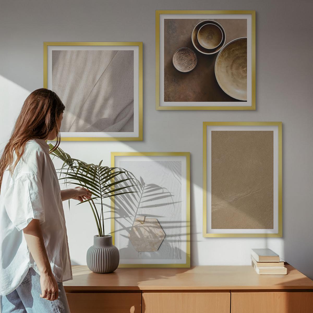 BILDER SET 4er Set - 50x50 cm & 40x60 cm Goldrahmen - Minimalistische warme Texturen - Goldfarben, Kunststoff (50/50cm) - TULUP