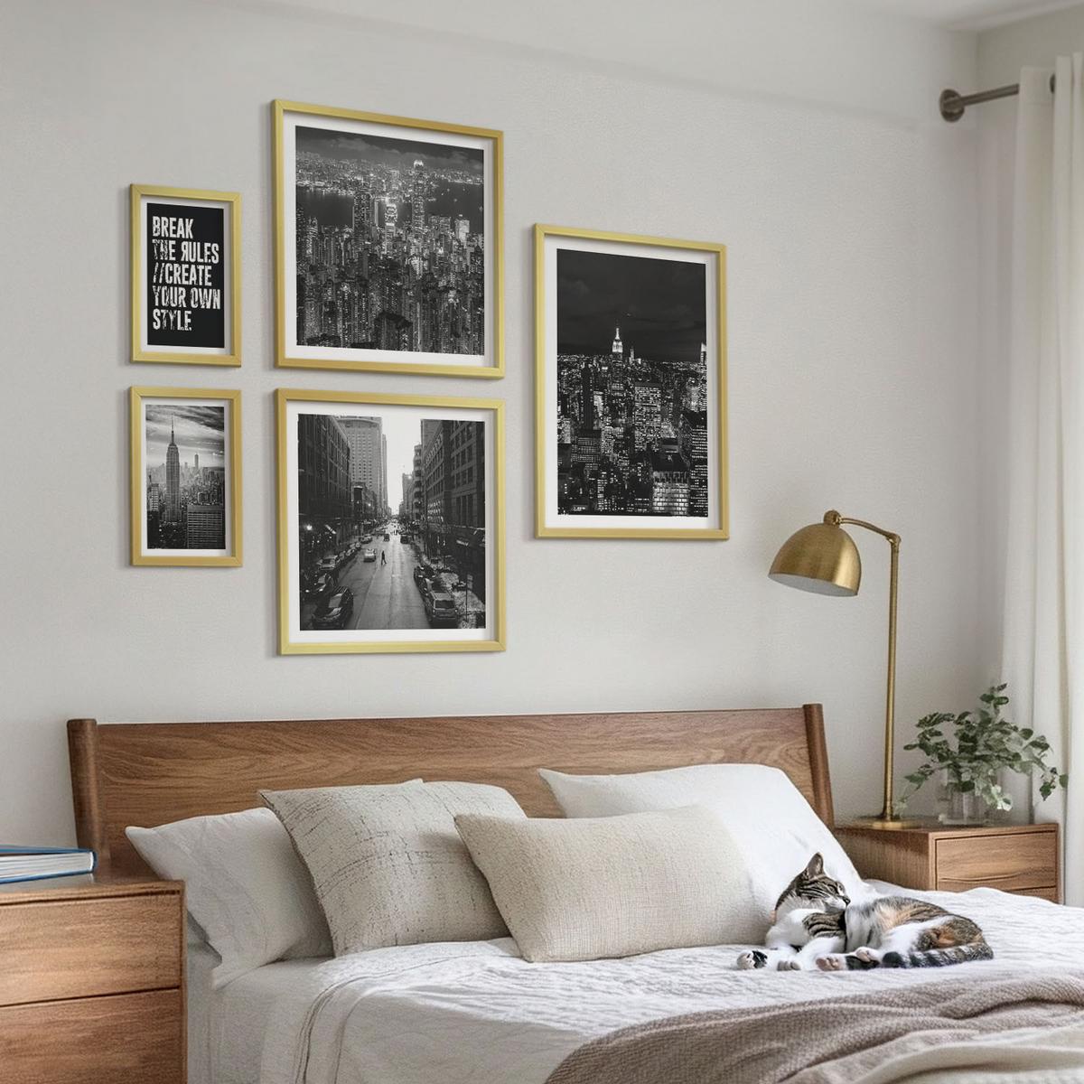 BILDER SET 5er Set - 50x50 cm & 20x30 cm & 40x60 cm Goldrahmen - Inspiration für Schwarz-Weiß-Darstellungen von Stadtstraßen - Goldfarben, Kunststoff (40/60cm) - TULUP