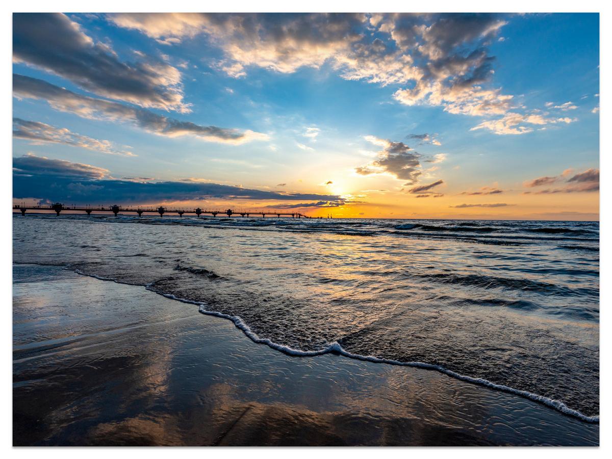 FOTOTAPETE für Wohnzimmer Sonnenuntergang Pier Romantik Meer 100x70 - Blau/Gelb, Papier (100/70cm) - Muralo
