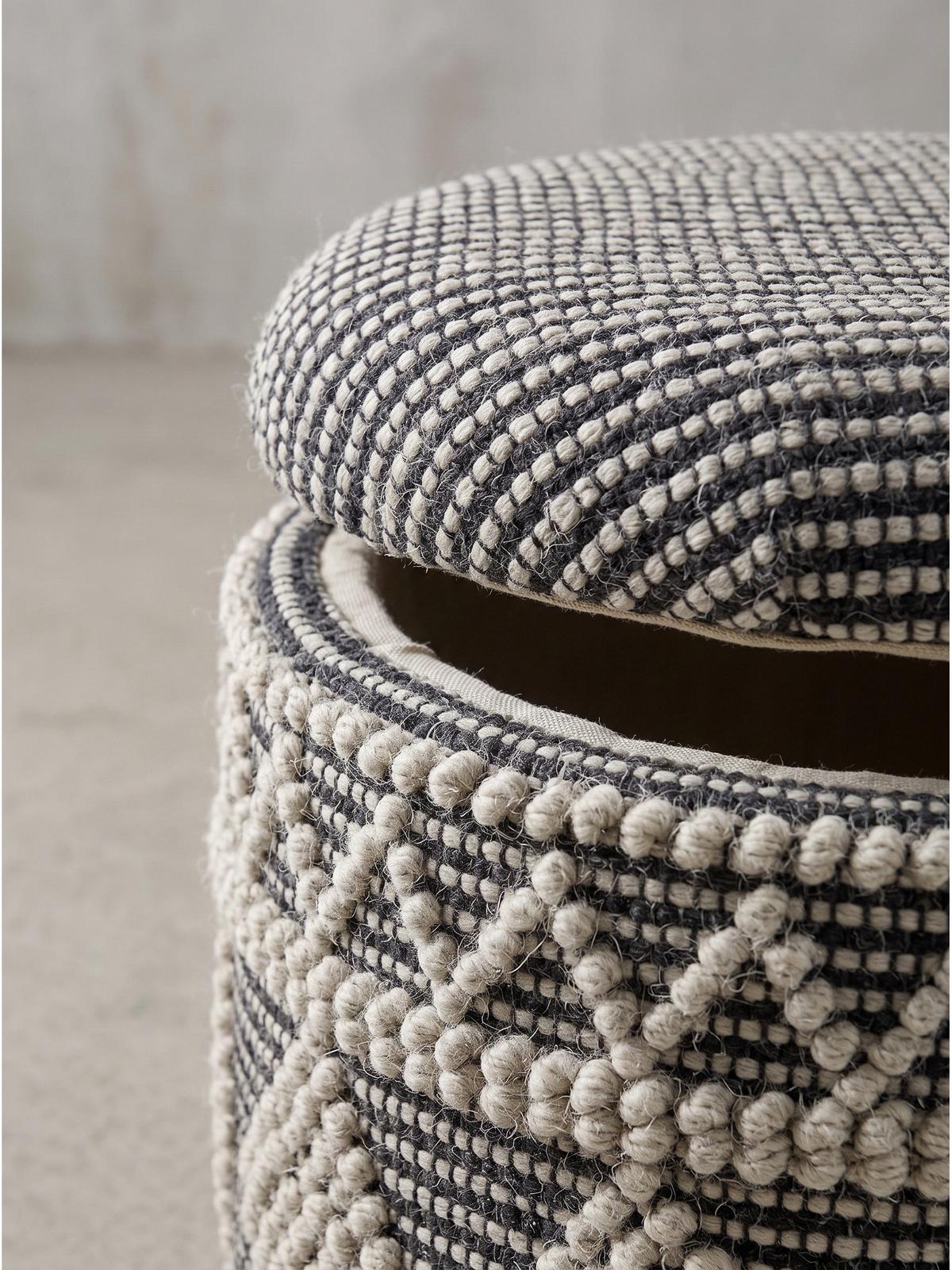 SITZHOCKER RHONE, Stoff, mit Textilbezug, mit Rautenstruktur, Creme-Schwarz, Ø 40 x 45 cm - Beige/Grau, Textil (40/45/40cm) - KADIMA DESIGN