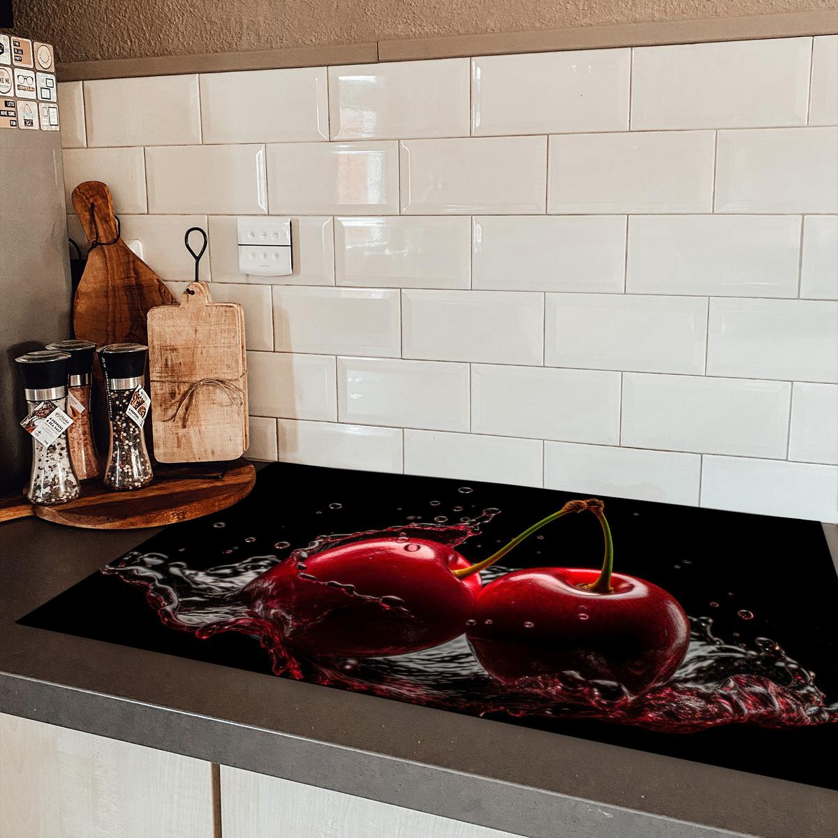 HERDABDECKPLATTE Kirsche - Rot - Frucht - Wasser - Schwarz Induktionsmatte 83x51 cm - Kirschrot, Kunststoff (83/51.5/0.2cm) - MuchoWow