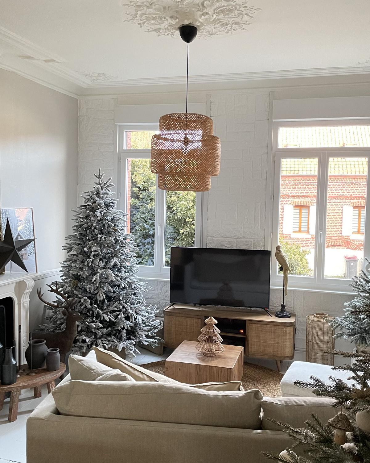 WEIHNACHTSBAUM 180 cm Weiß Bassie - Weiß, Kunststoff (180cm) - Beliani
