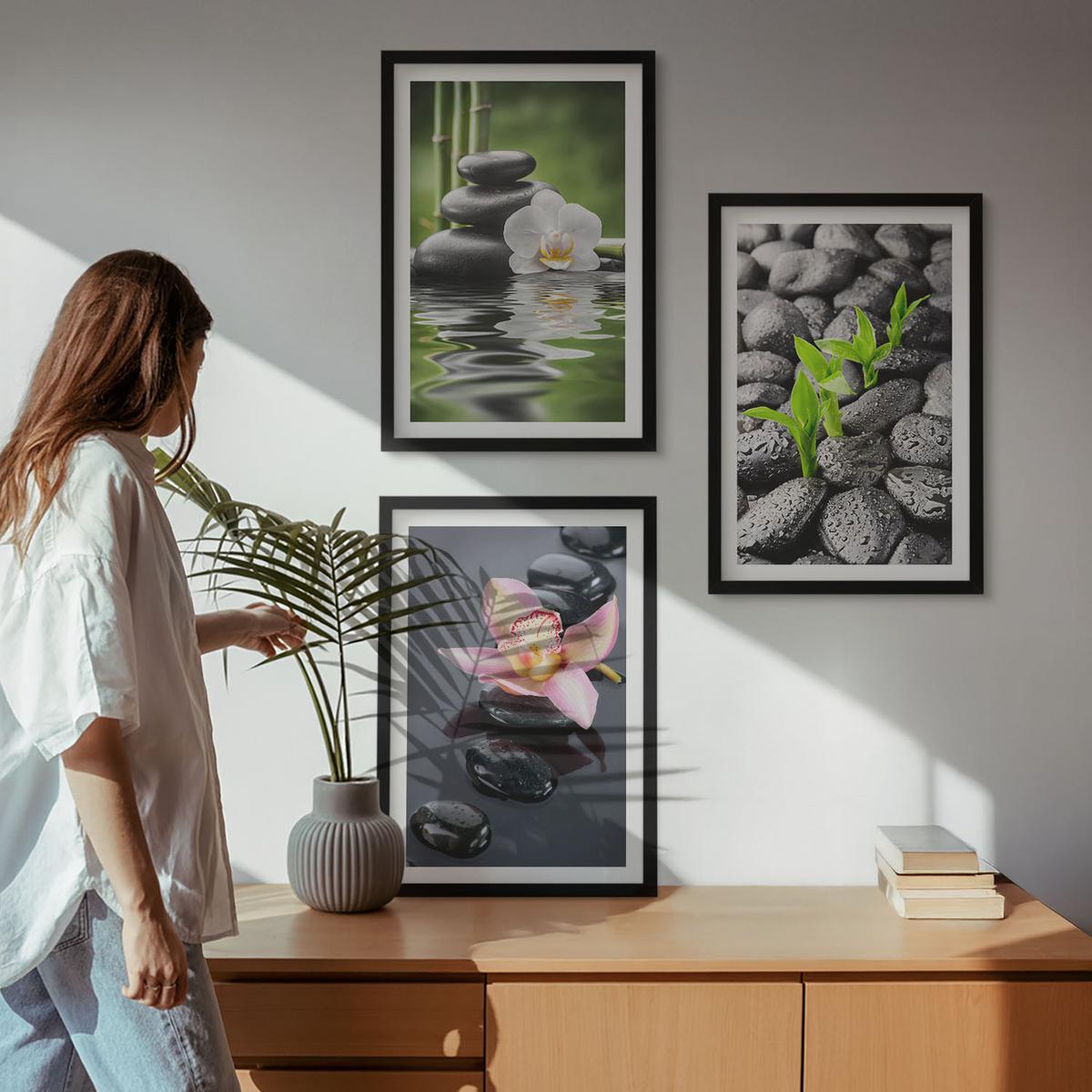 BILDER SET 3er Set - 40x60 cm Schwarzer Rahmen - Eine ruhige Zen-Komposition aus Blumen und Wasser - Schwarz, Kunststoff (40/60cm) - TULUP