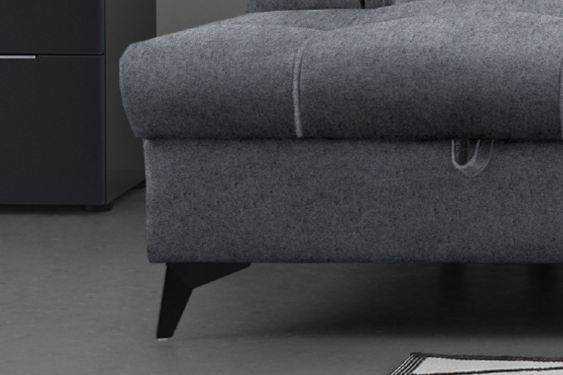 Wohnlandschaft dunkelgrau Bettkasten aufklappbar Füße Metall glatt eckig