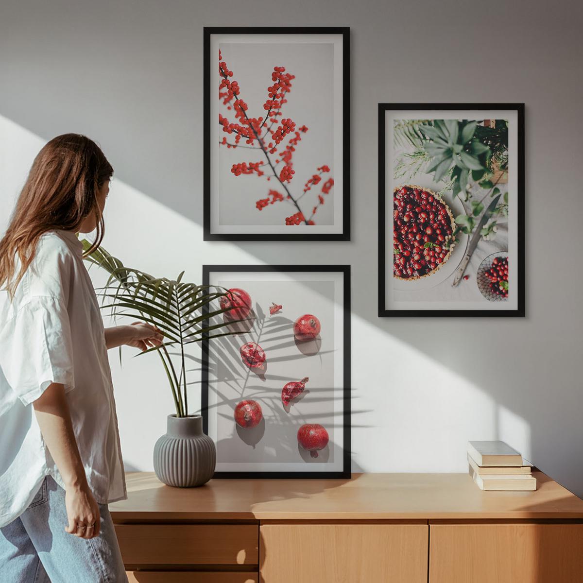 BILDER SET 3er Set - 40x60 cm Schwarzer Rahmen - Minimalismus der roten Früchte von Pflanzen - Schwarz, Kunststoff (40/60cm) - TULUP