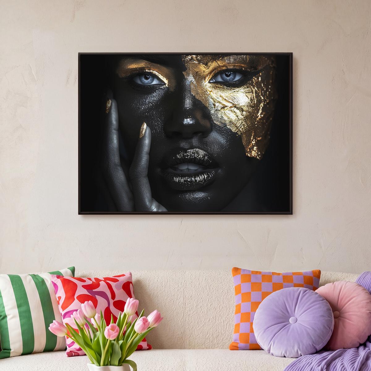 LEINWAND Bilder mit Rahmen - Frau - Gold - Porträt - Schwarz-Weiß - Luxus - 80x60 - Hellblau, Textil (80/60cm) - MuchoWow