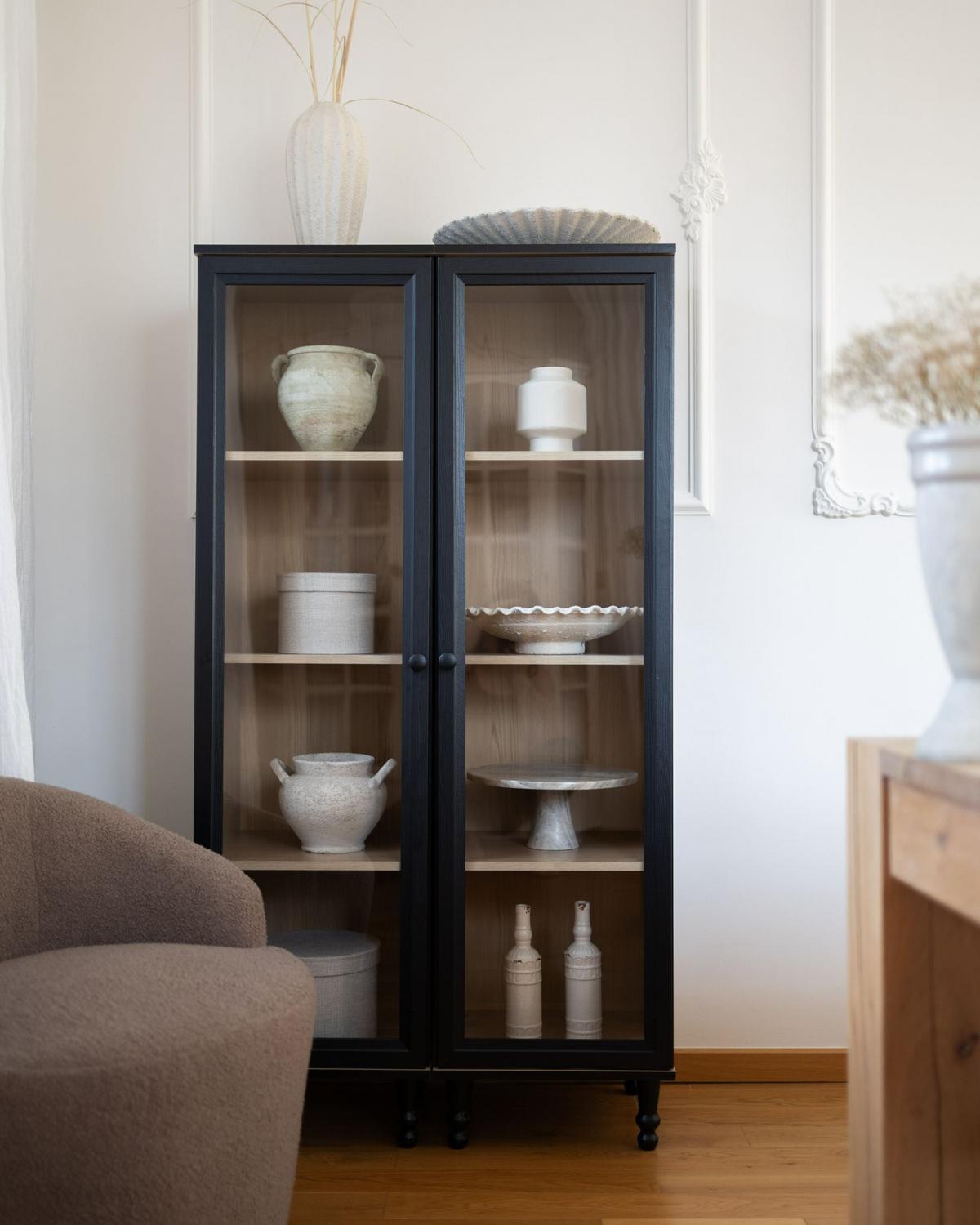 VITRINE mit Glastüren 80 cm Schwarz Tingledale - Schwarz, Holzwerkstoff (80/151/40cm) - Beliani