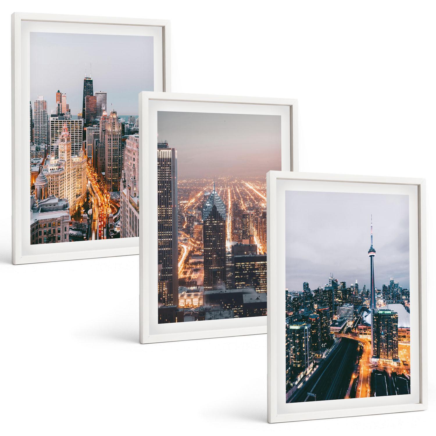BILDER SET 3er Set - 40x60 cm Weißer Rahmen - Städte bei Nacht, Wolkenkratzer, Lichter - Weiß, Kunststoff (40/60cm) - TULUP