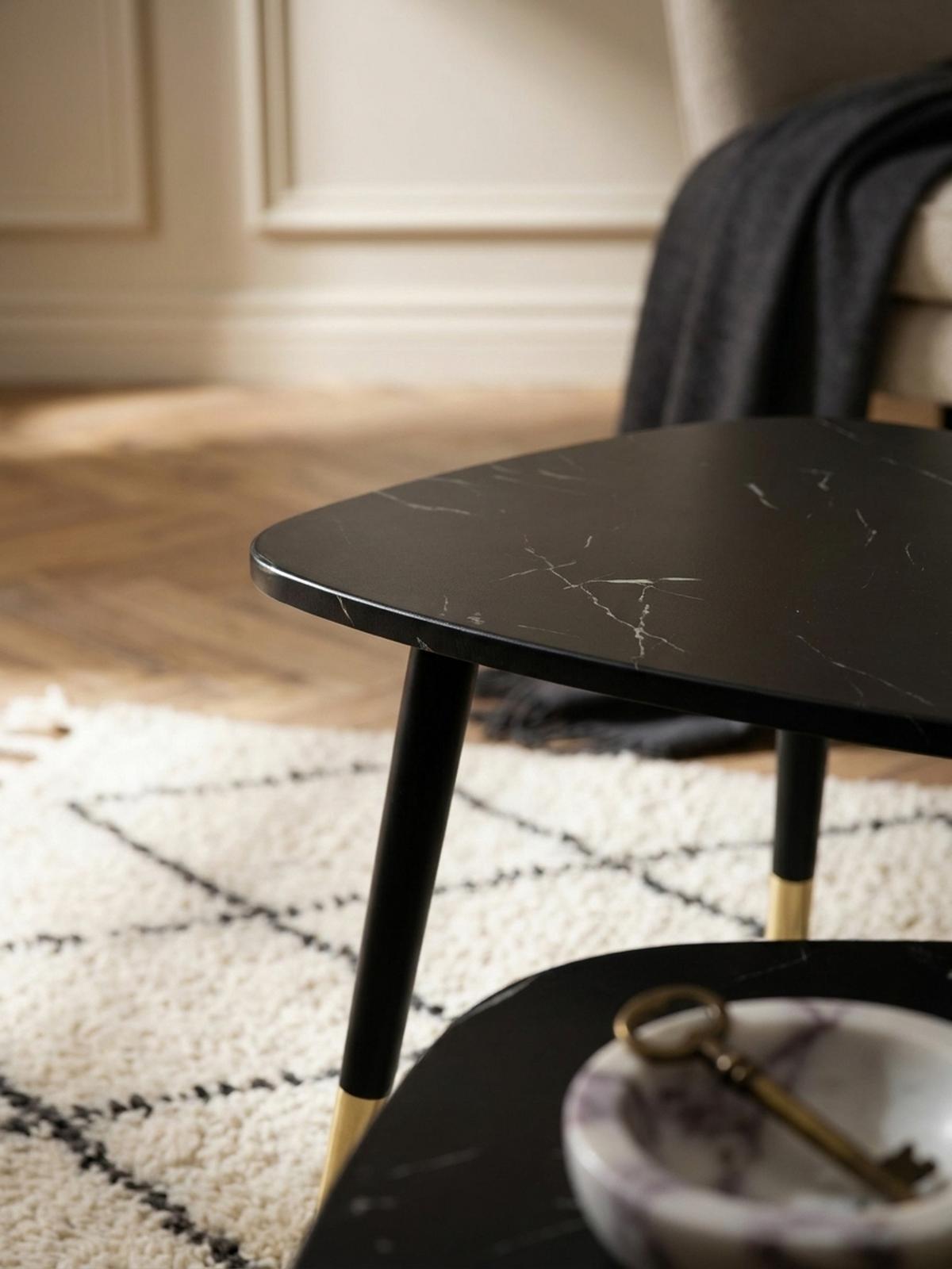 COUCHTISCH mit Marmor Optik, Dreibein, Metall-Gestell, Dreieckig, Schwarz 90x60x41 cm - Schwarz, Holzwerkstoff/Metall (60/90/41cm) - KADIMA DESIGN