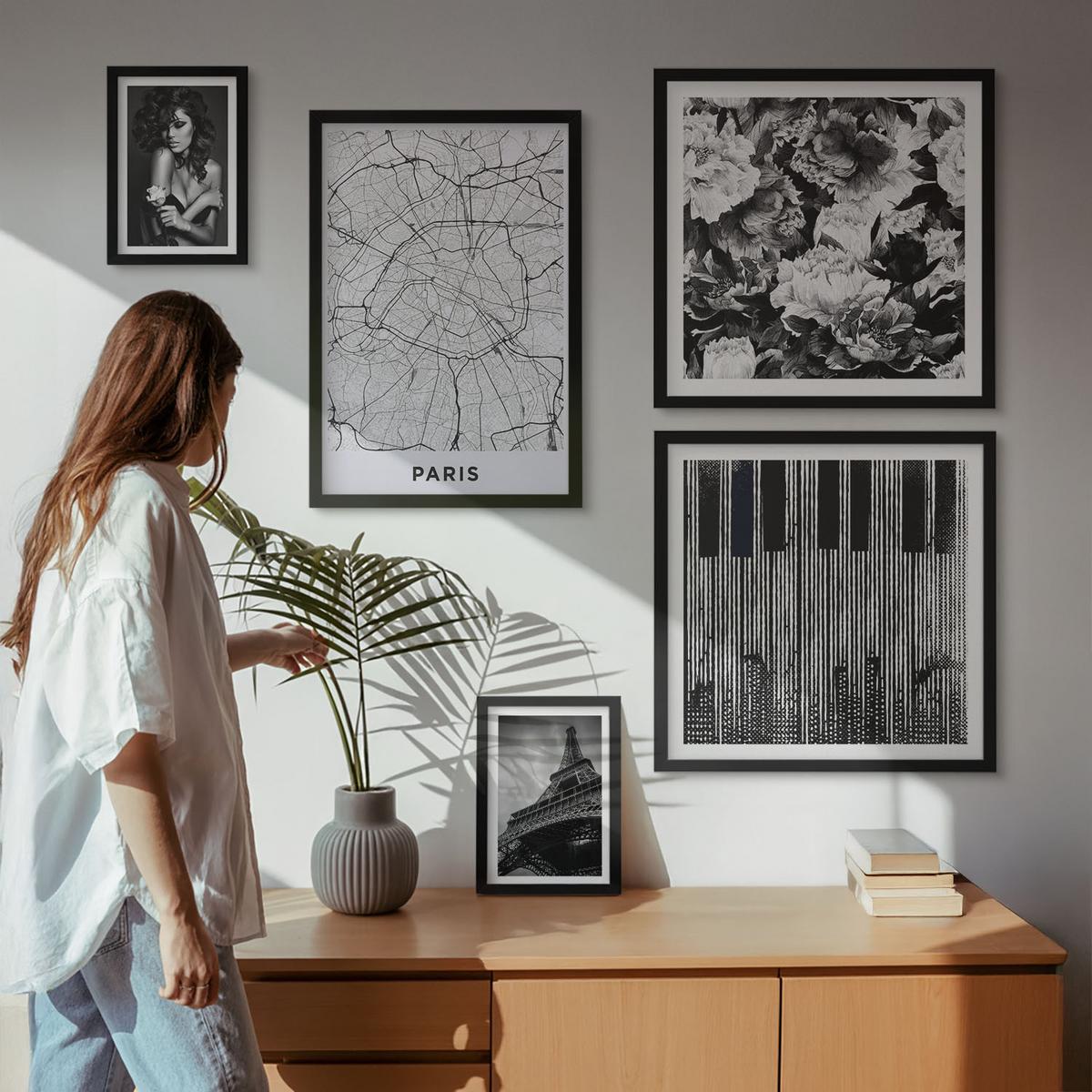 BILDER SET 5er Set - 50x50 cm & 20x30 cm & 40x60 cm Schwarzer Rahmen - Porträt einer Frau mit einer Eiffel-Rose - Schwarz, Kunststoff (40/60cm) - TULUP