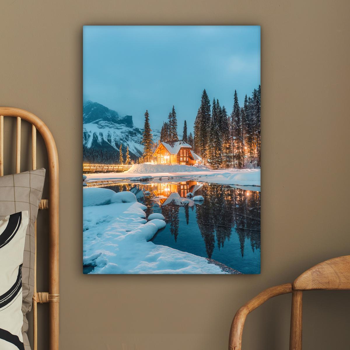 LEINWANDBILD Winterlandschaft - Natur - Haus - Berge - Schnee Wandbild Wohnzimmer 60x80 cm - Hellblau, Textil (60/80cm) - MuchoWow