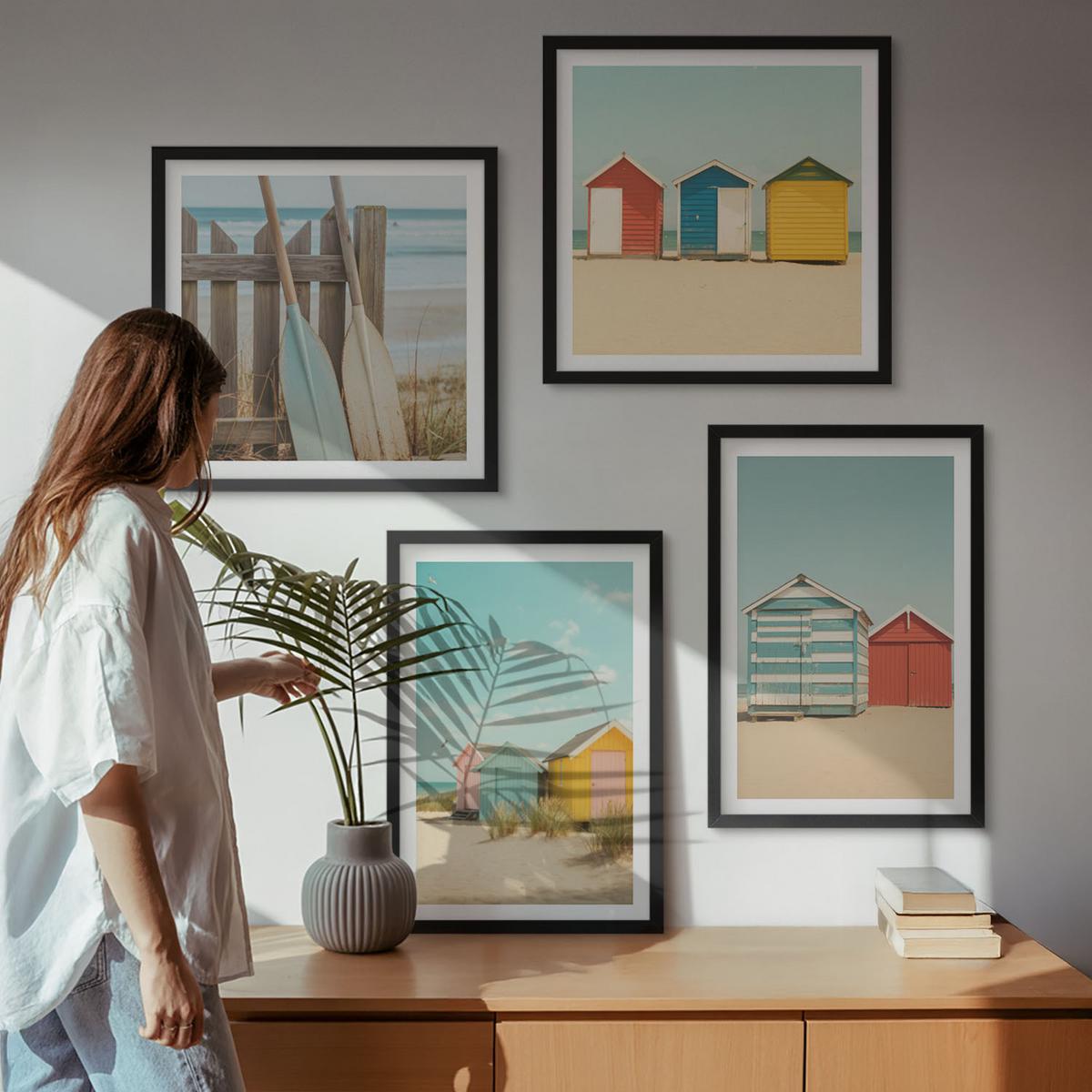 BILDER SET 4er Set - 50x50 cm & 40x60 cm Schwarzer Rahmen - Bunte Häuser, Strand, Sonne - Schwarz, Kunststoff (50/50cm) - TULUP