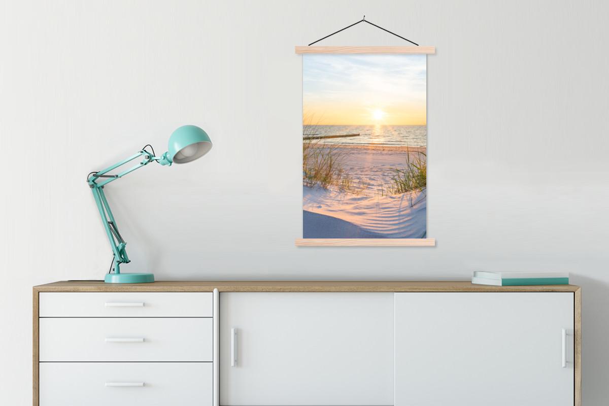 POSTER MIT MAGNETLEISTEN Strand - Sonne - Düne - Gras - Sand - Horizont Wandbild Schlafzimmer 60x90 cm - Hellblau, Textil (60/90/0.15cm) - MuchoWow