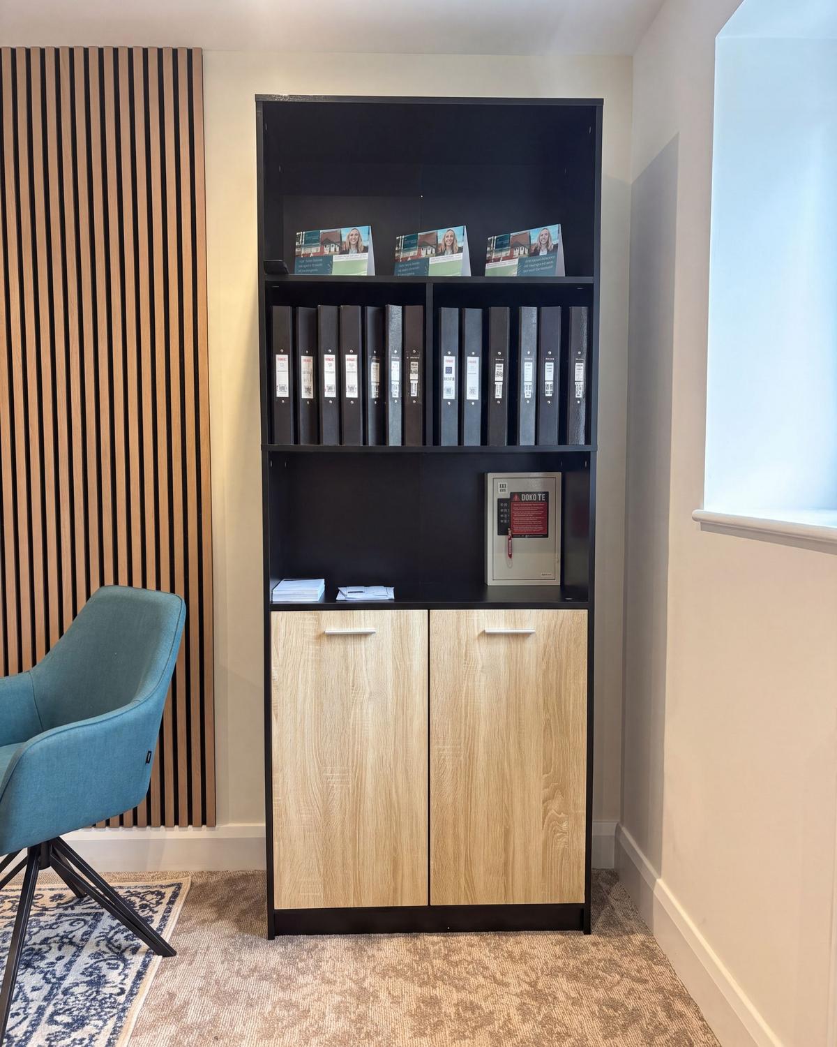 BÜCHERREGAL mit 2 Türen Braun/Schwarz Zehna - Braun, Holzwerkstoff (80/197/40cm) - Beliani