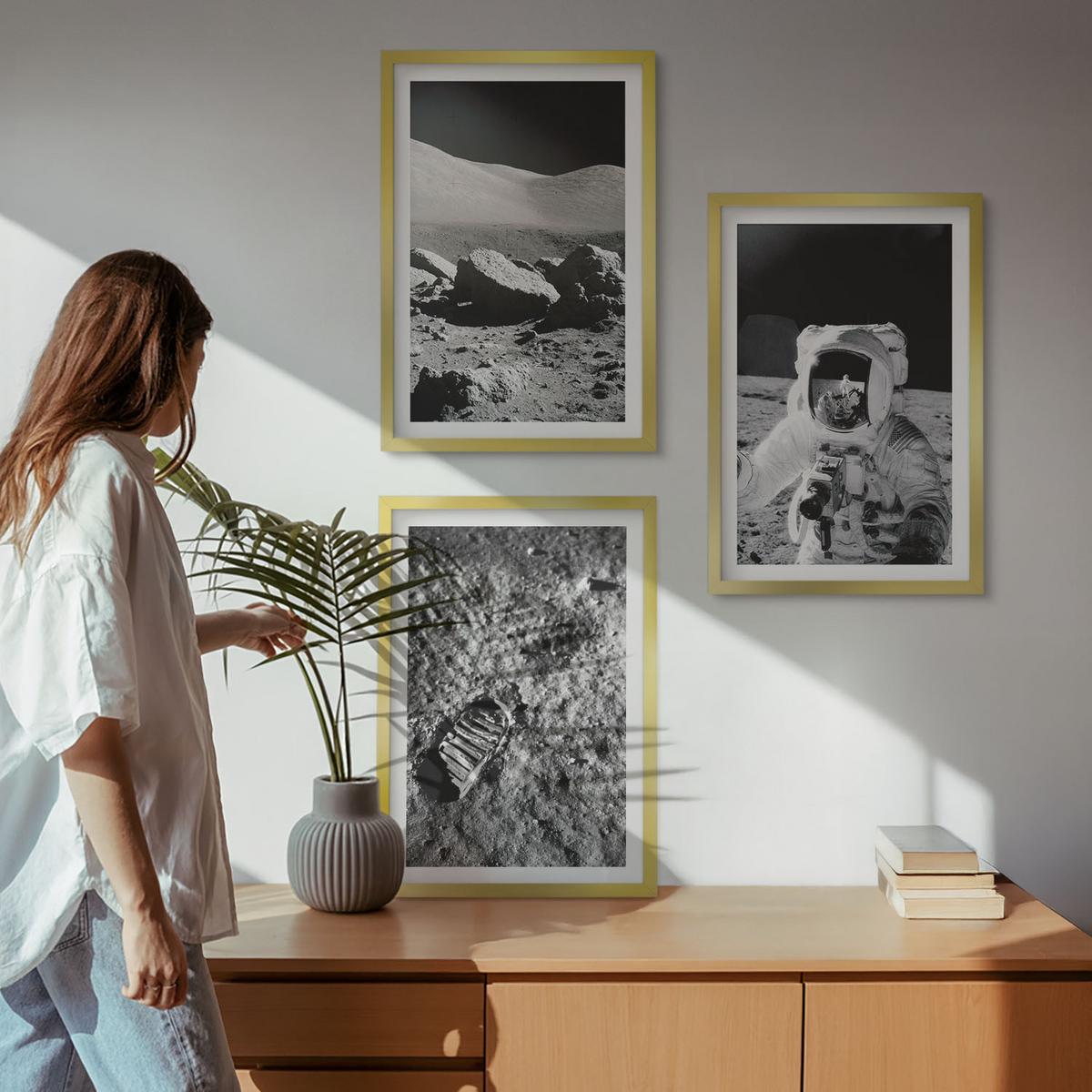 BILDER SET 3er Set - 40x60 cm Goldrahmen - NASA-Fotos vom Mond Astronaut - Goldfarben, Kunststoff (40/60cm) - TULUP