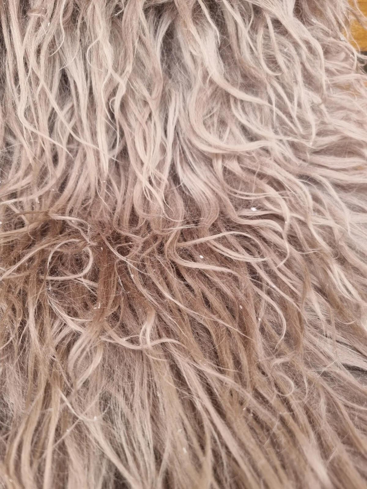 LAMMFELL Island Langhaar natur lockig weich Premium Hell Taupe ca. 105 cm - Taupe, Fell (55/105cm) - Provellus