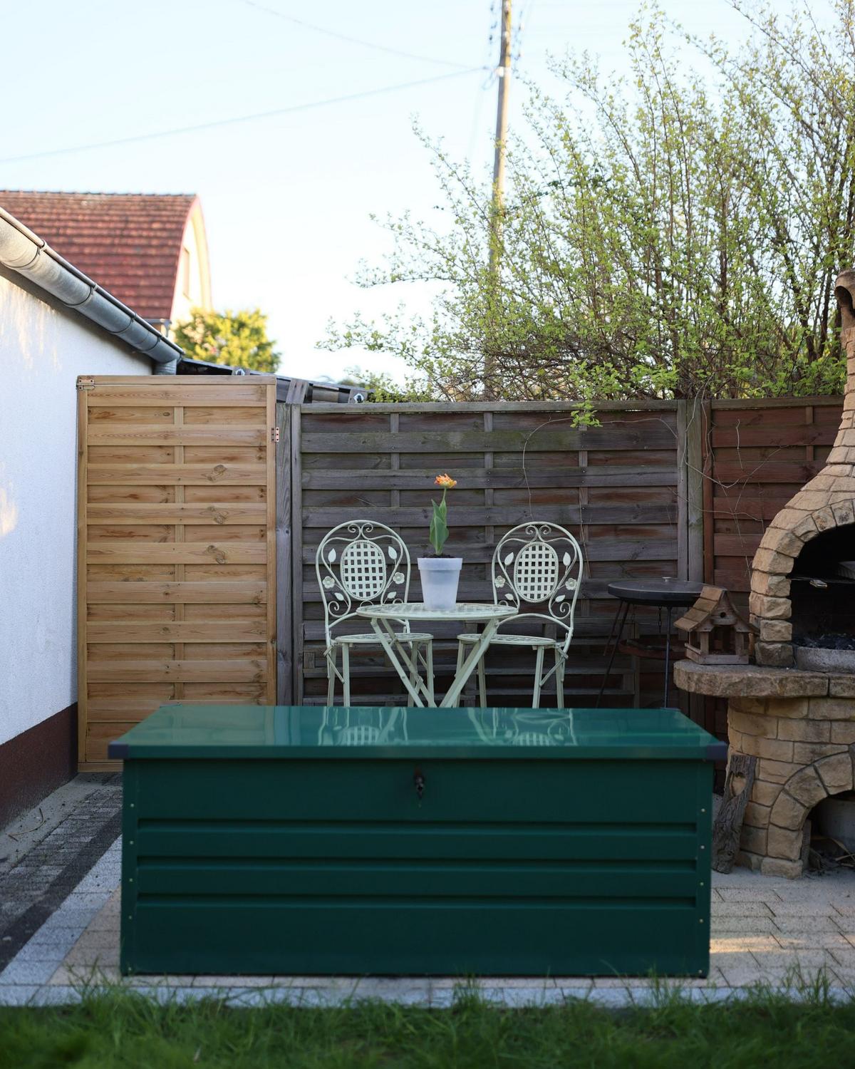 AUFLAGENBOX Stahl dunkelgrün 165/70 cm Cebrosa - Grün, Metall (165/67/70cm) - Beliani