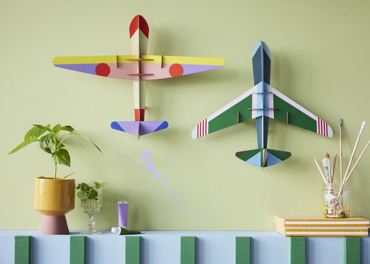 WANDDEKO Mutiges Flugzeug 9.5/36.5 cm - Multicolor, Wellpappe (9.5/36.5/50cm) - Studio Roof
