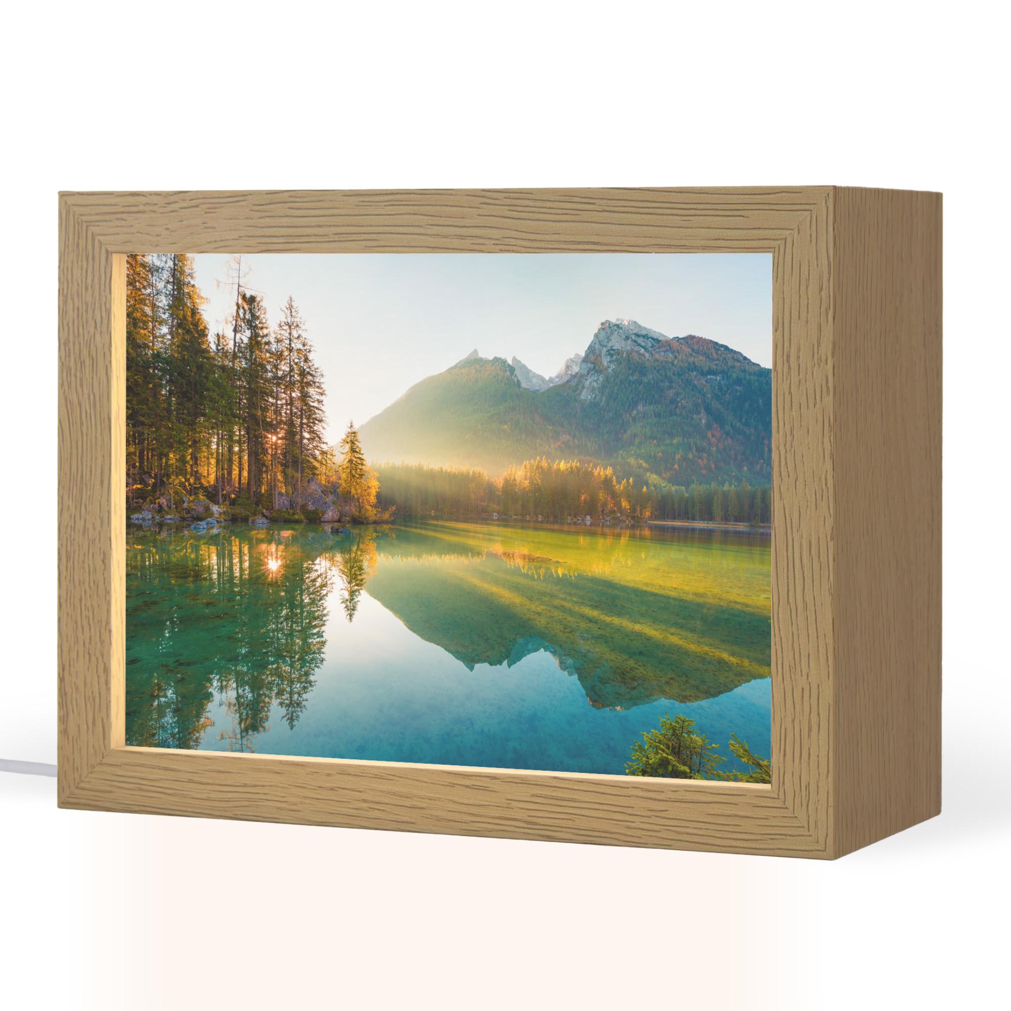 TISCHLEUCHTE See - Wald - Berge - Natur - Sonne - Landschaft 20x15 cm - Currygelb, Holzwerkstoff (8/20/15cm) - OnlyWow