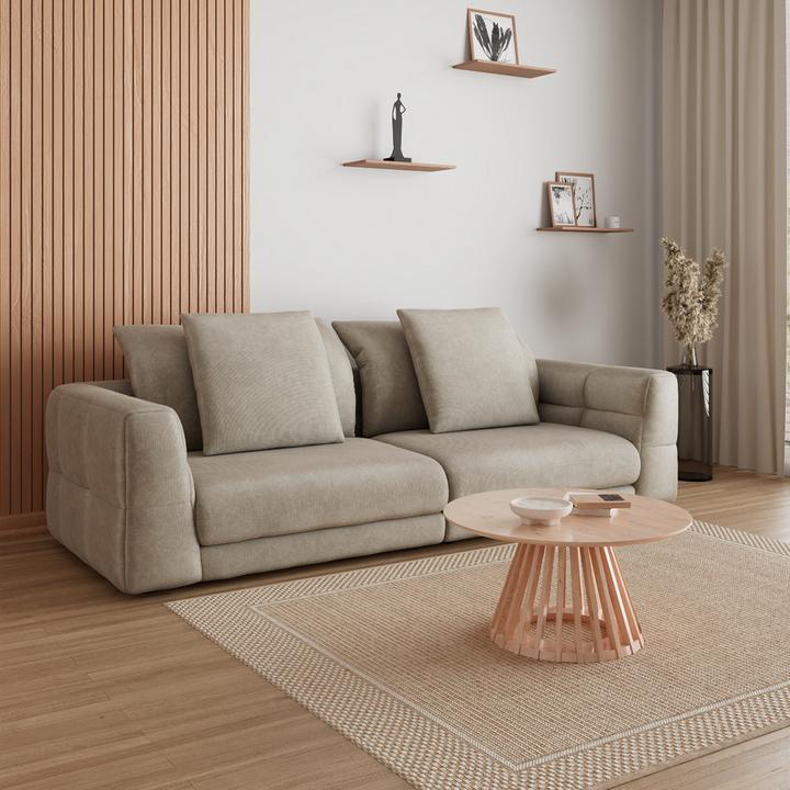Beiges Sofa mit rundem Couchtisch aus Holz