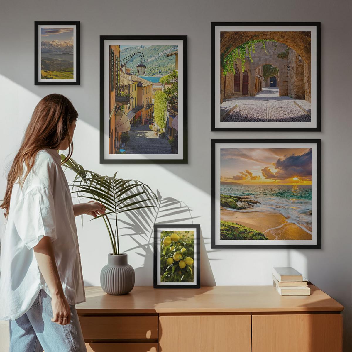 BILDER SET 5er Set - 50x50 cm & 20x30 cm & 40x60 cm Schwarzer Rahmen - Malerische Straßen am Meer, Strand - Schwarz, Kunststoff (40/60cm) - TULUP