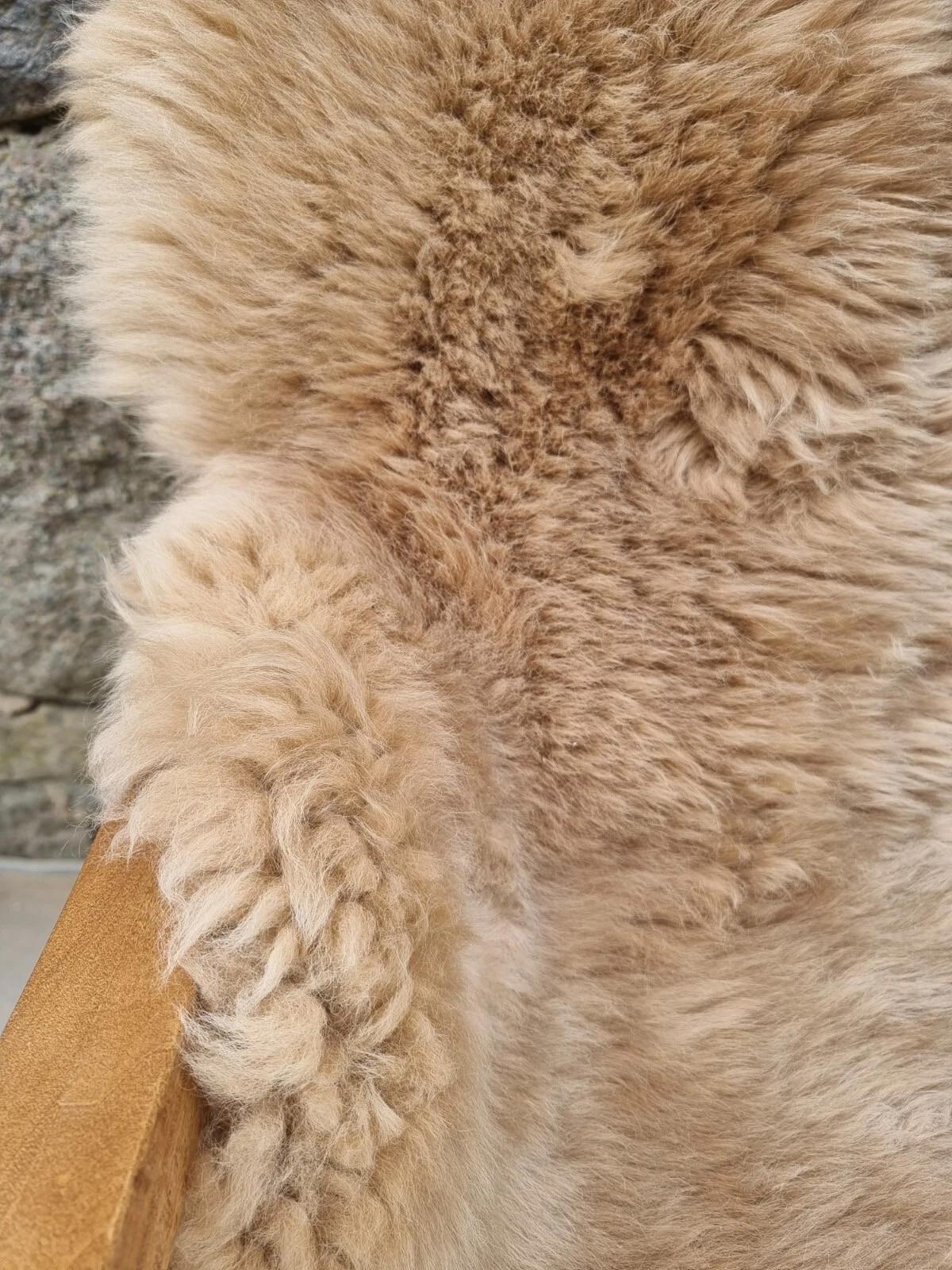 SCHAFFELL Premium Lammfell Natur ungeschoren weiche Wolle Beige dyed ca. 115 cm - Beige, Fell (65/115cm) - Provellus