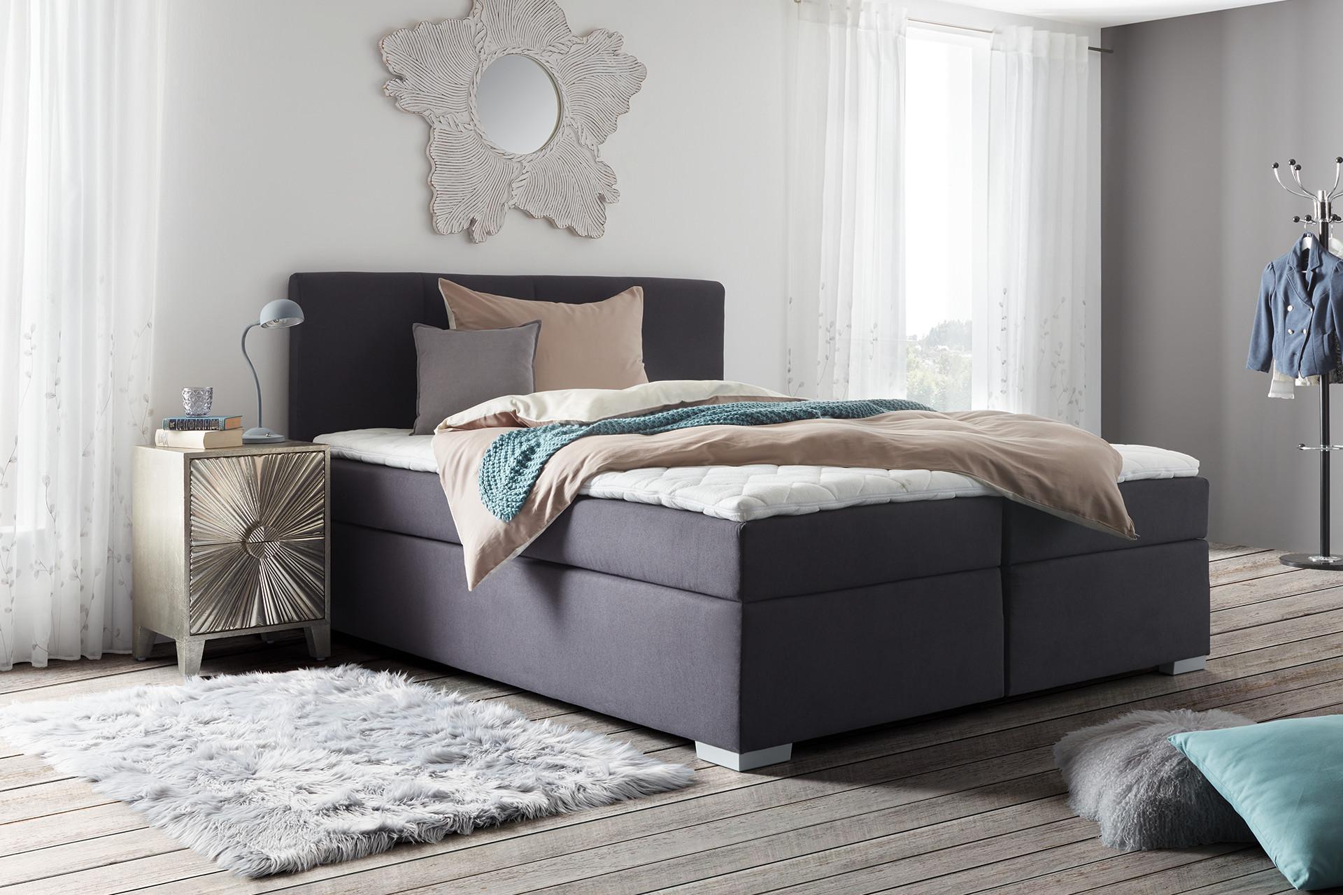 Boxspringbetten und klassische Betten von mömax unterscheiden sich durch ihren Aufbau sowie die verschiedenen Betthöhen.