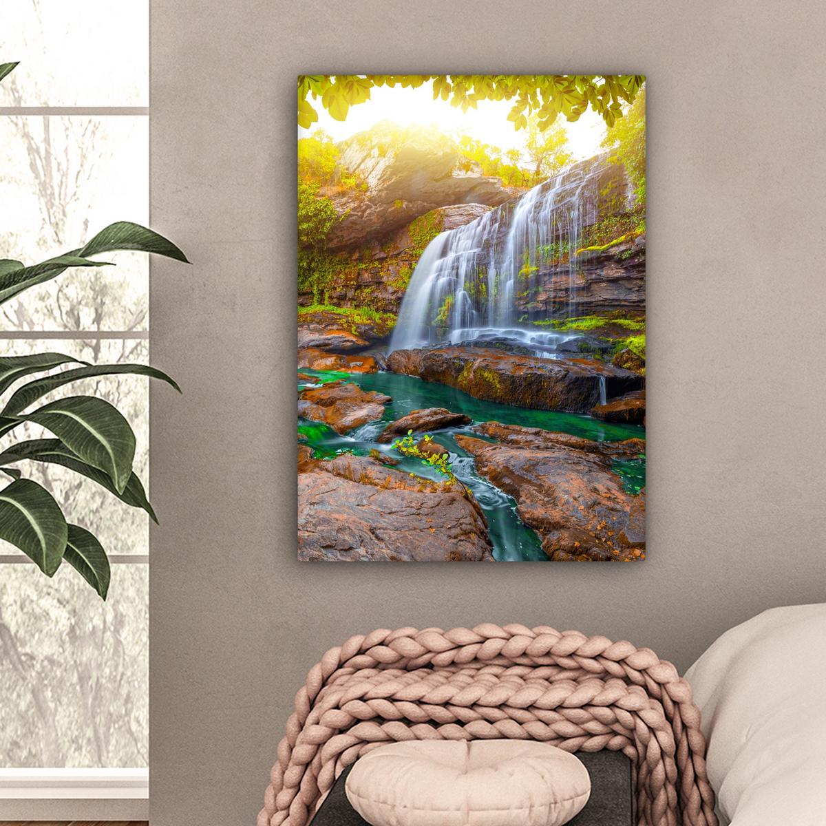LEINWANDBILD Natur - Wasserfall - Pflanzen - Bäume - Sonne Wandbild Wohnzimmer 60x80 cm - Olivgrün, Textil (60/80cm) - MuchoWow
