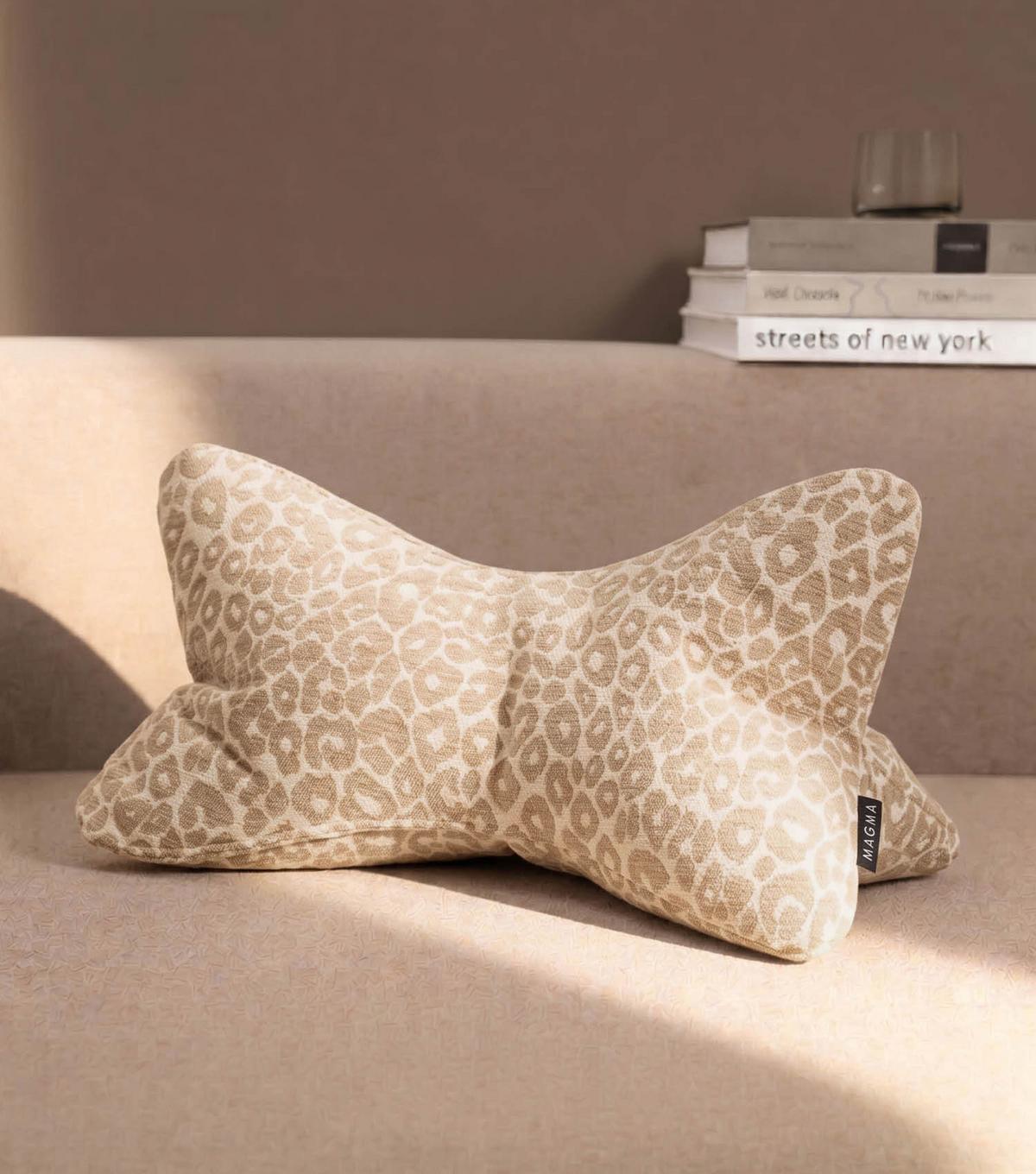 NACKENKISSEN Leseknochen Nook - Beige, Textil (42/22cm) - Mokebo