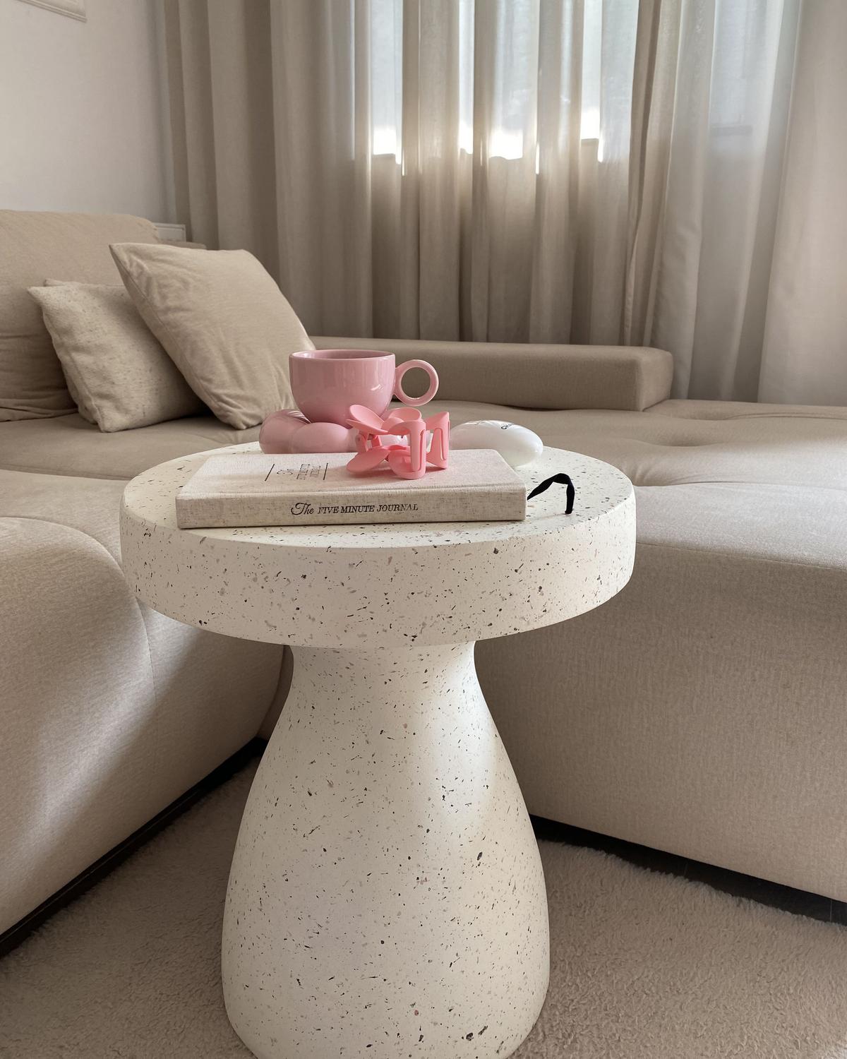 GARTEN BEISTELLTISCH Beton Terrazzo Optik cremeweiß 39 cm Biviere - Weiß, Stein (39/39/46cm) - Beliani